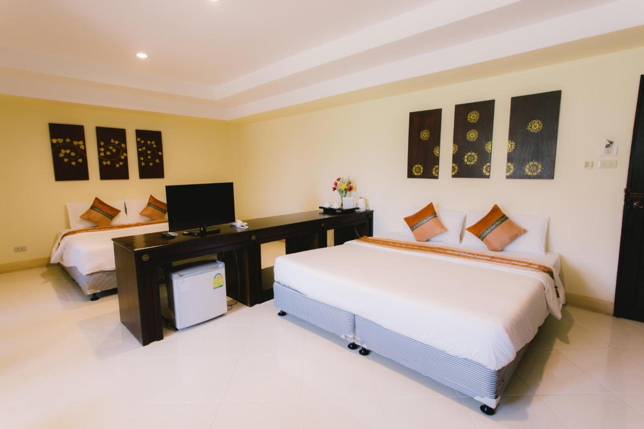 Deluxe Quadruple Room - Photo 4
