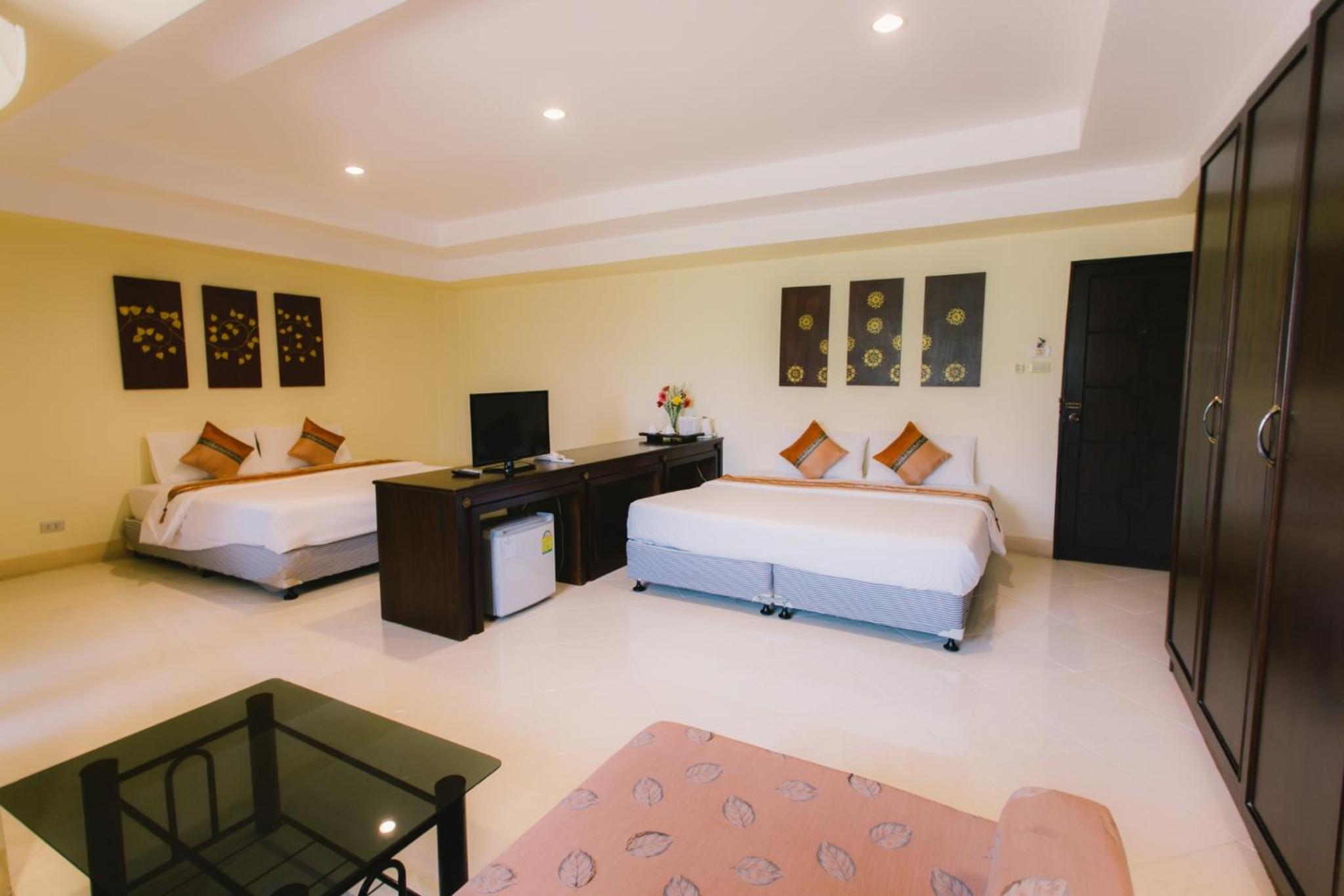 Deluxe Quadruple Room - Photo 3