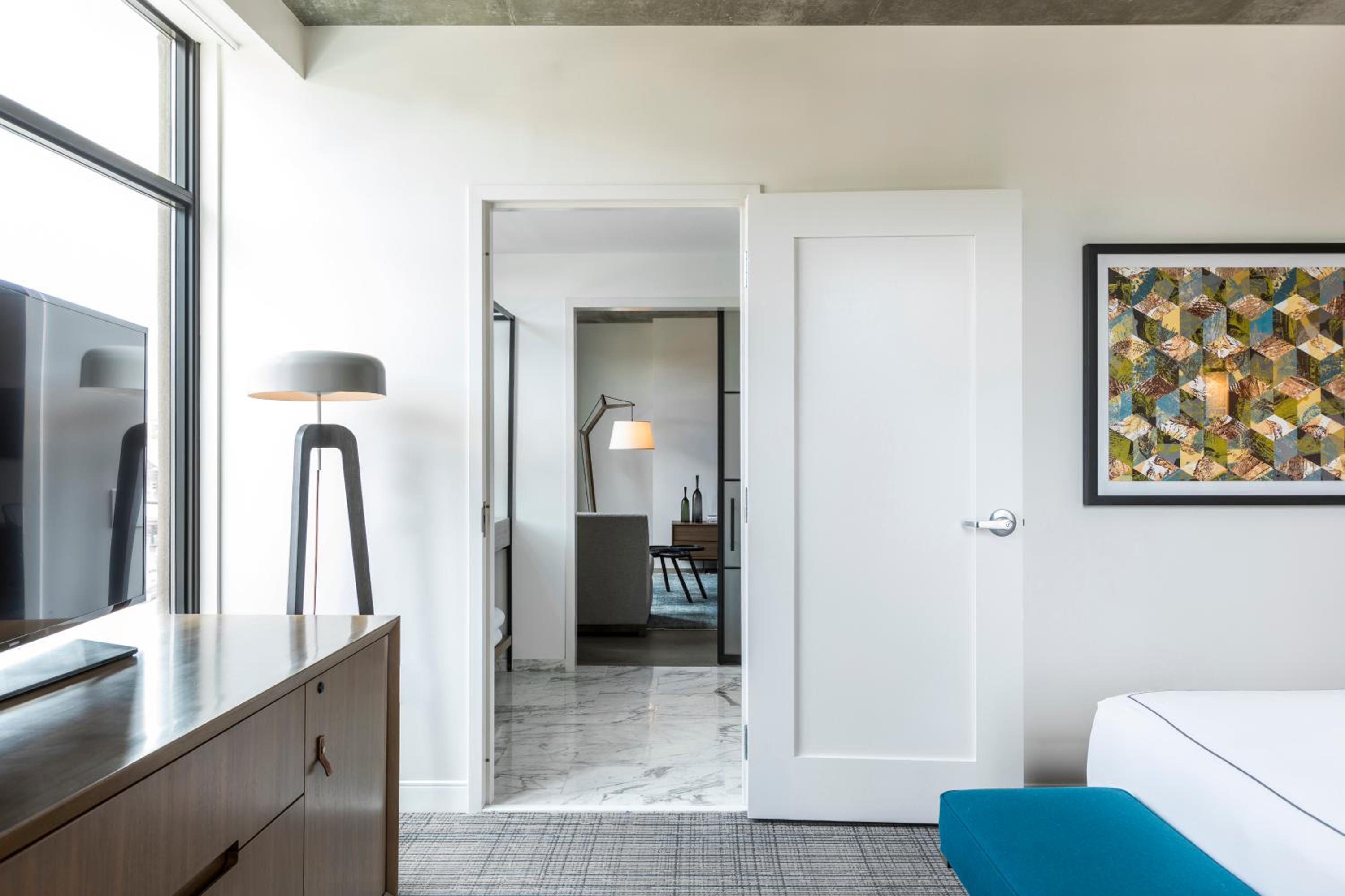 One-Bedroom King Suite with Tub and Walk-In Shower thumbnail 5