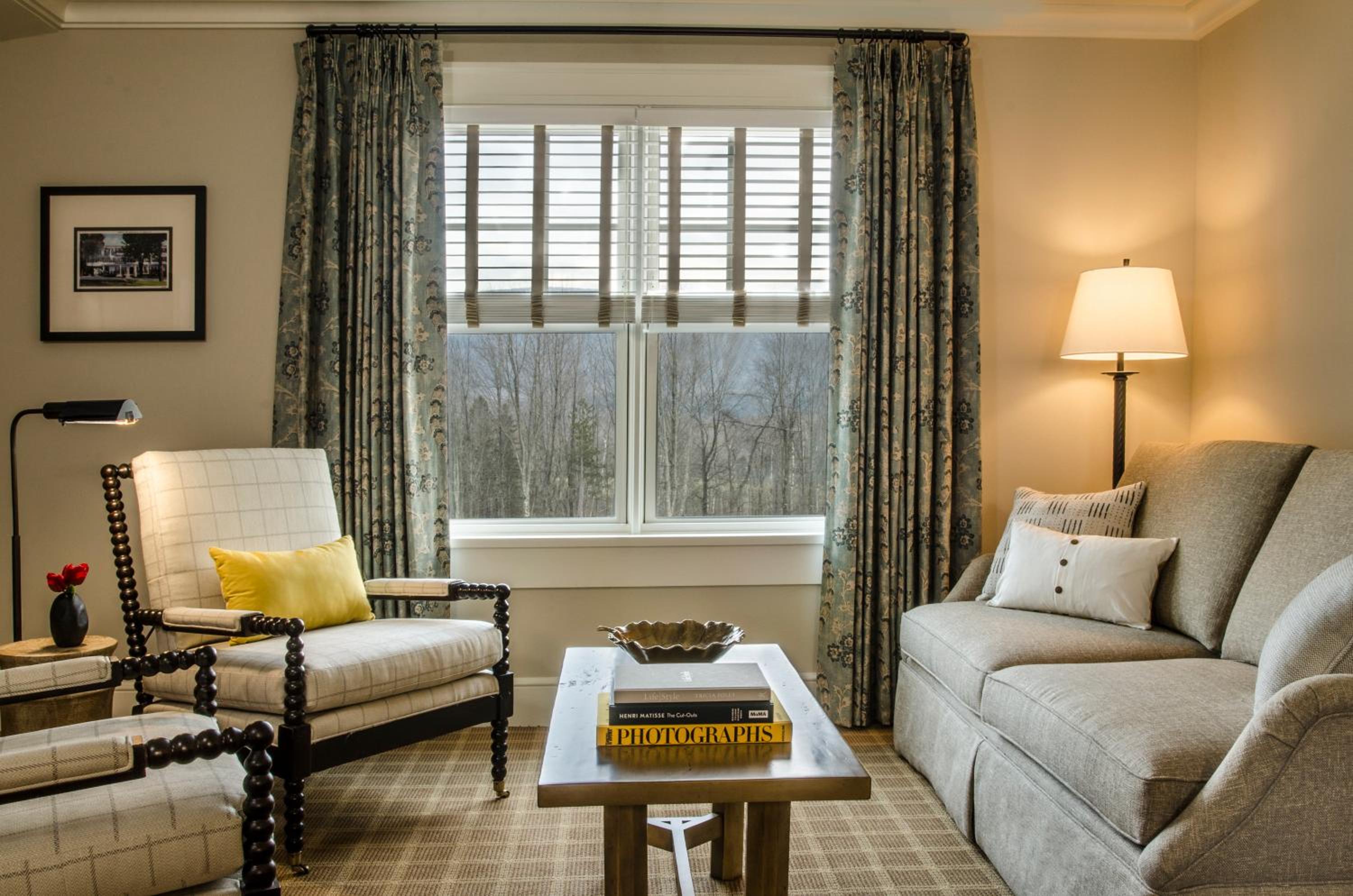 Studio King Suite with Roll In Shower - Mobility Accessible photo 3