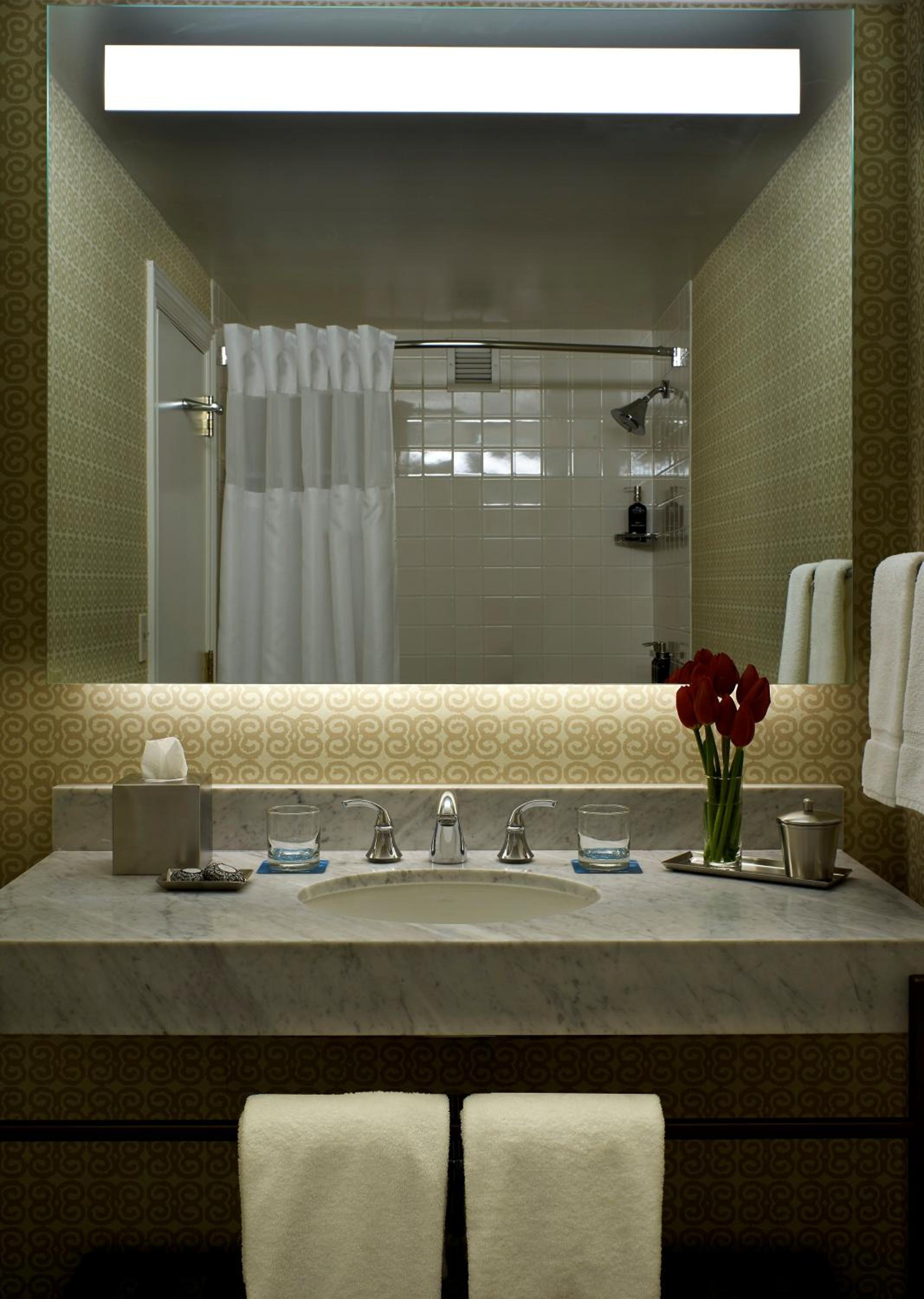 Essential King Room - Photo 5