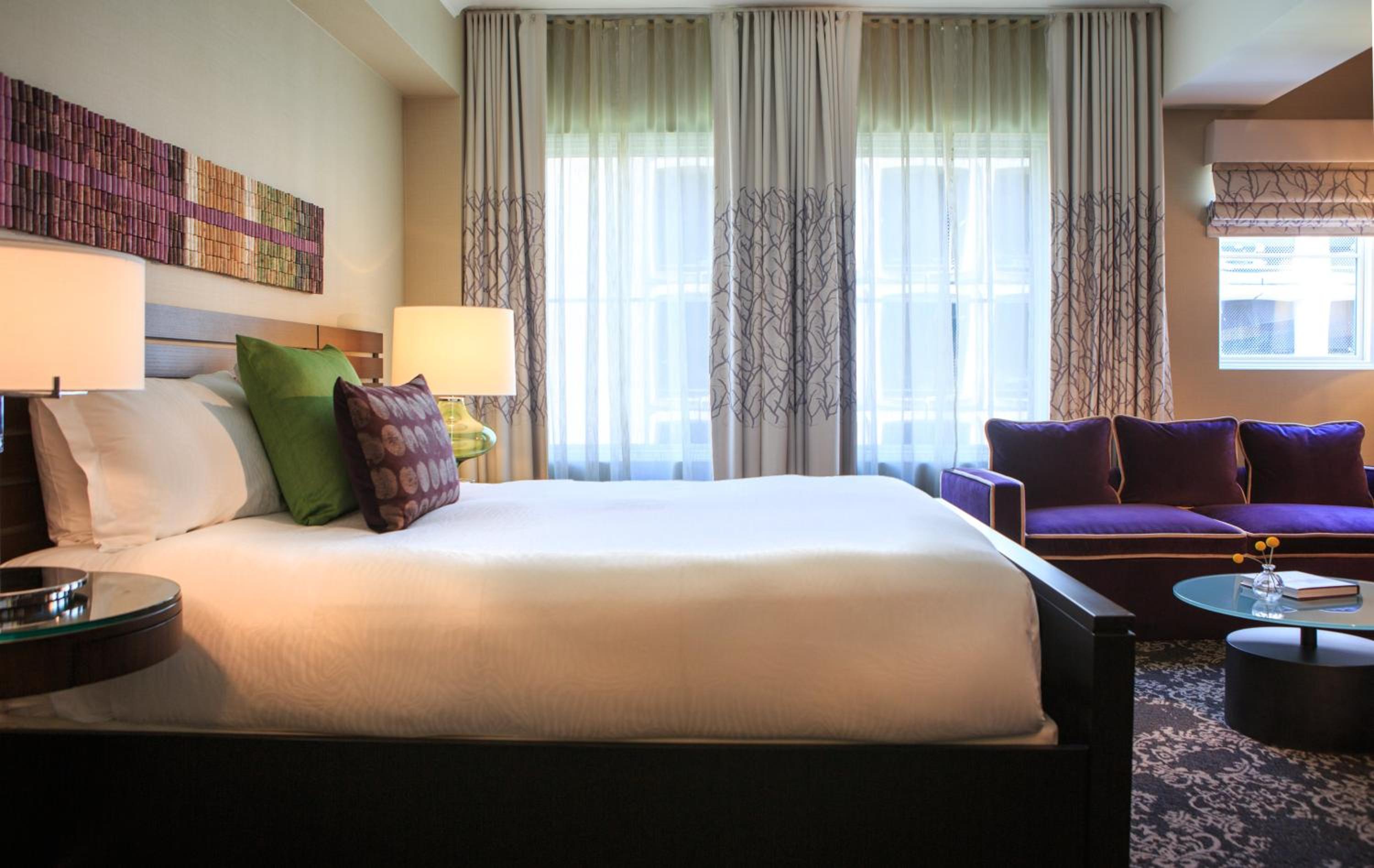 Premium King Room with Sofa Bed and City View - Photo 9
