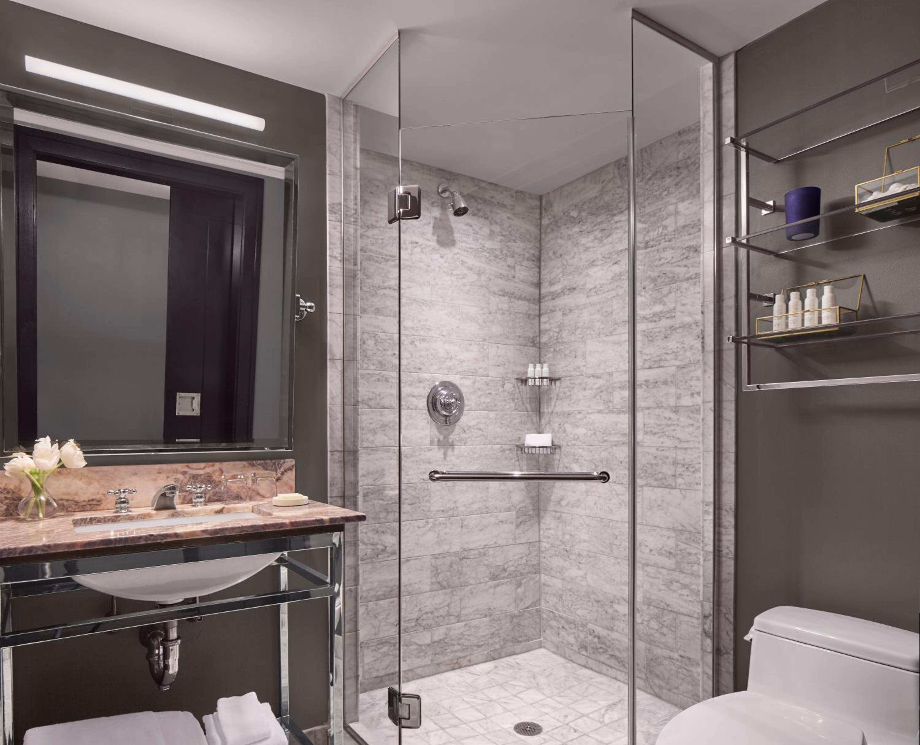 Premium Corner King Skyline View - Photo 5