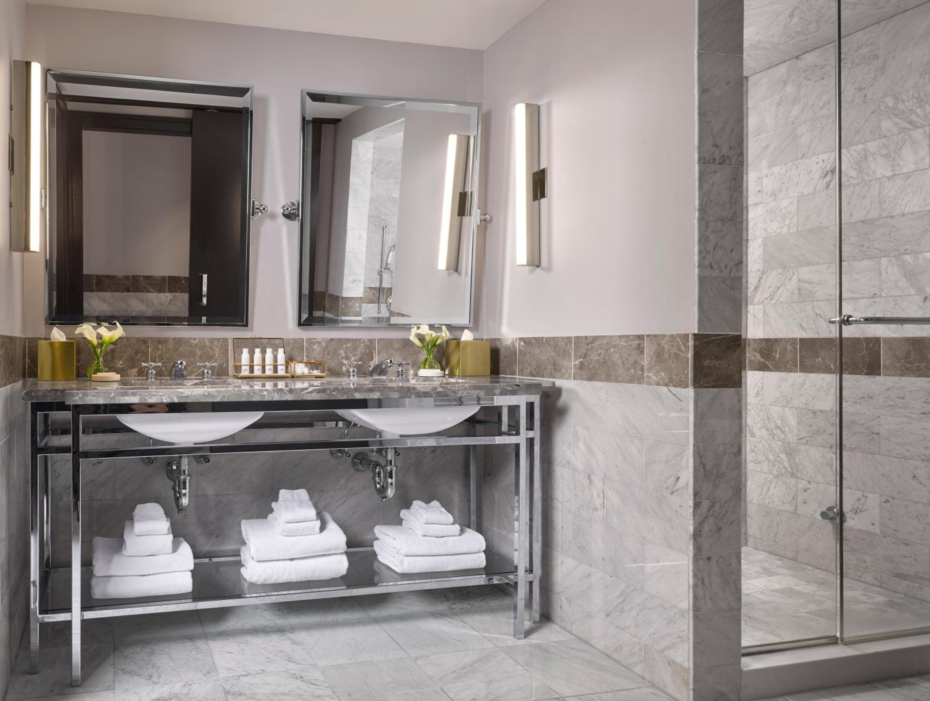 Suite - Photo 3
