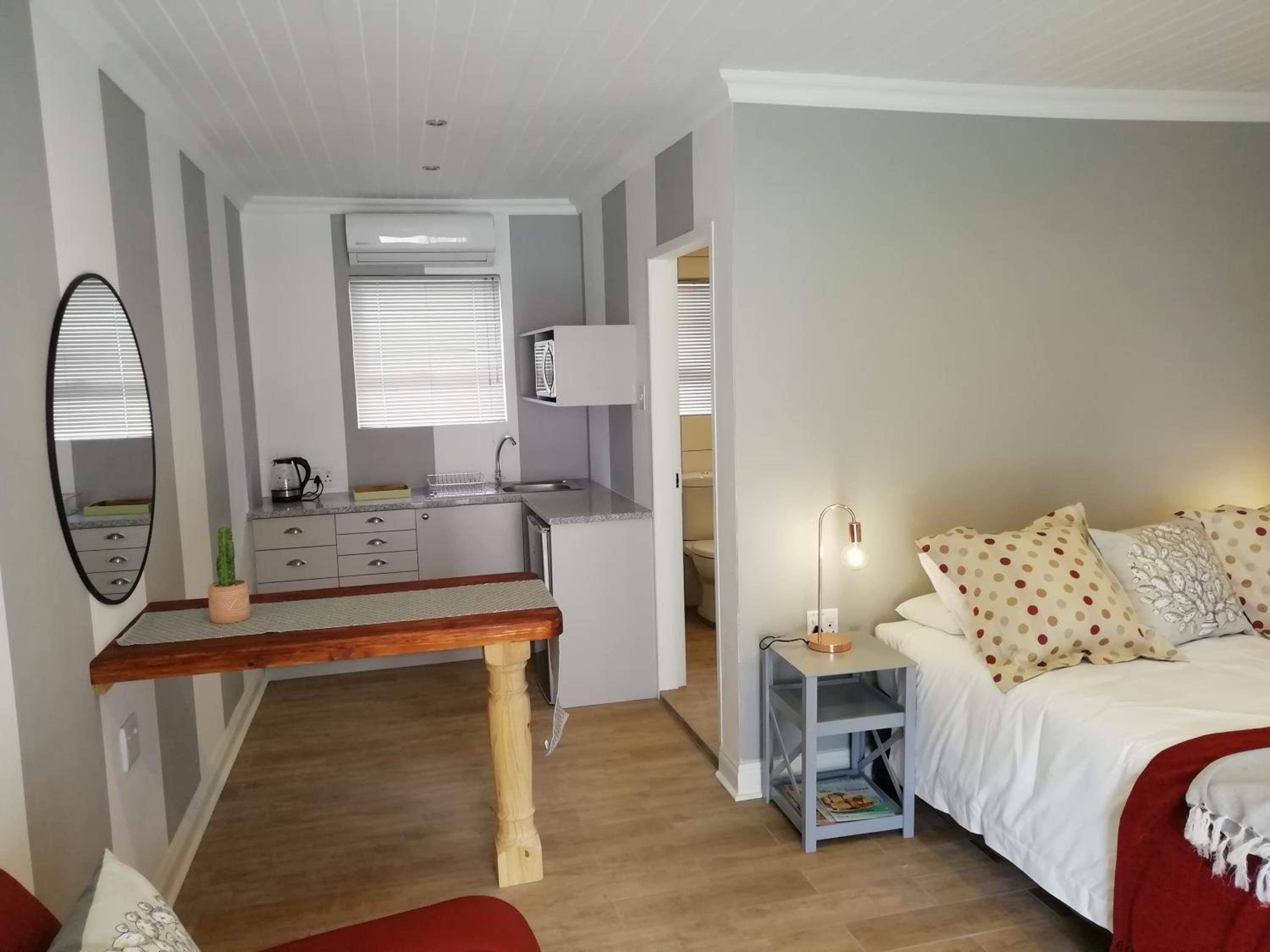 Pet-Friendly with Kitchenette - Photo 8