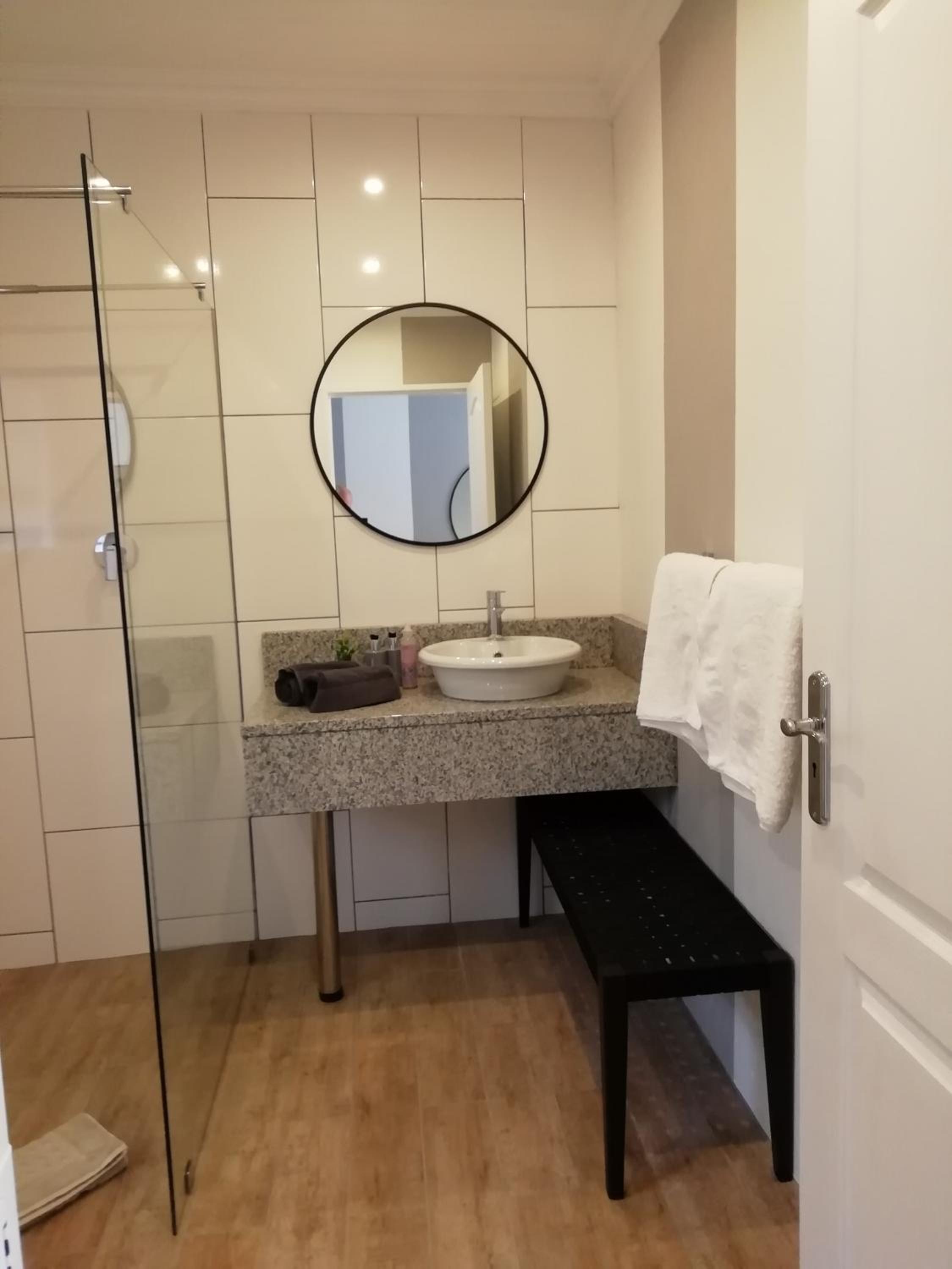 Pet-Friendly with Kitchenette - Photo 5