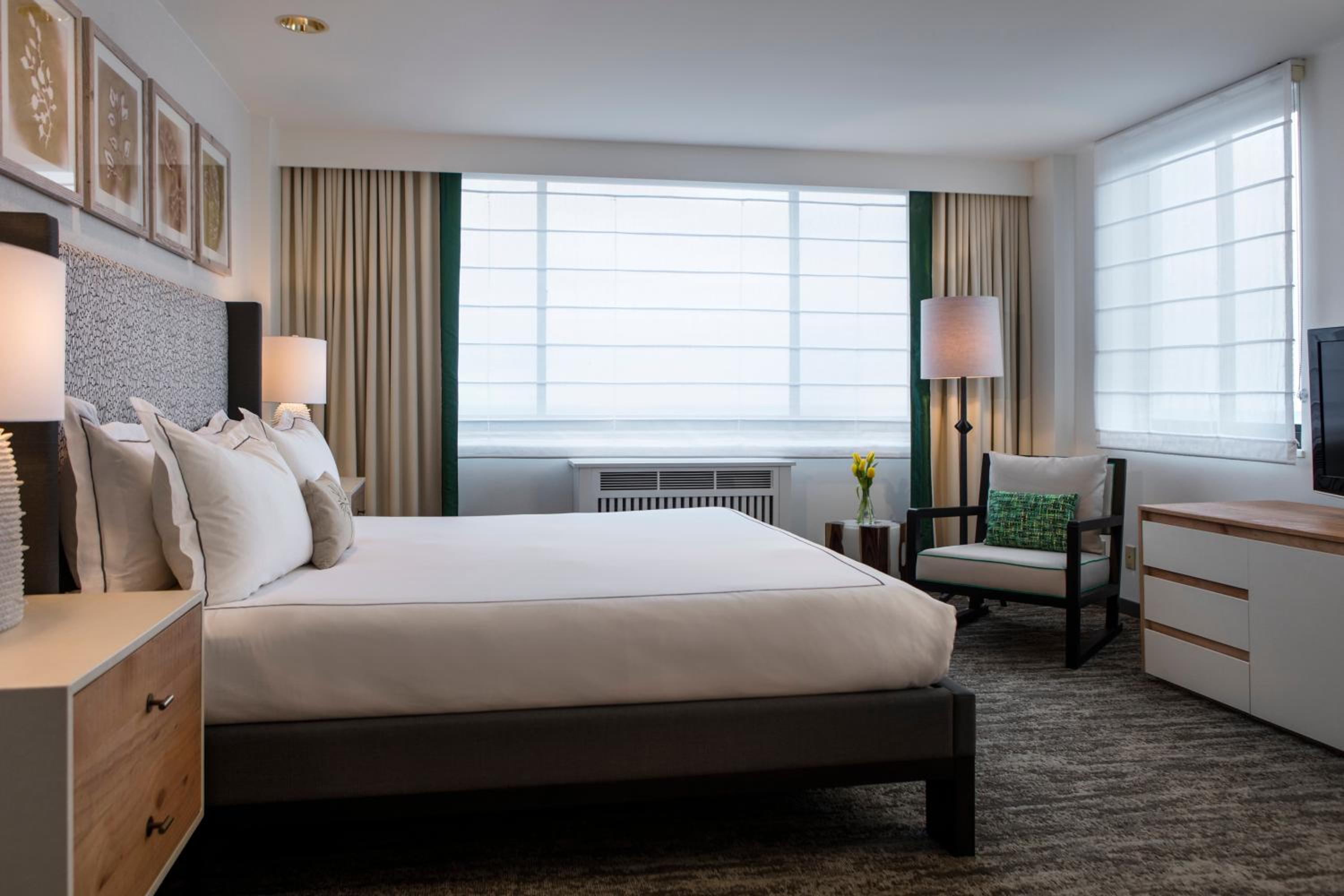 King Room with City View - Photo 7