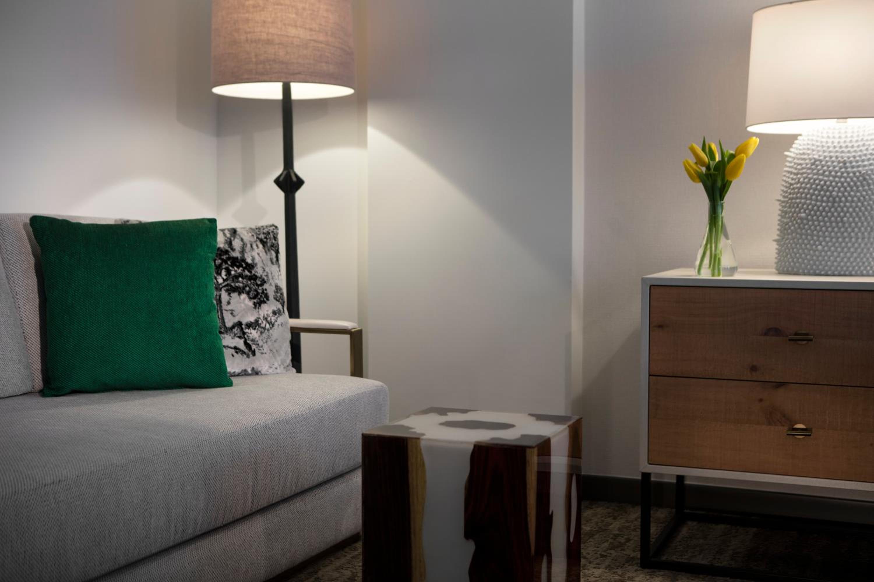 Premier Queen Room with Two Queen Beds - Photo 6