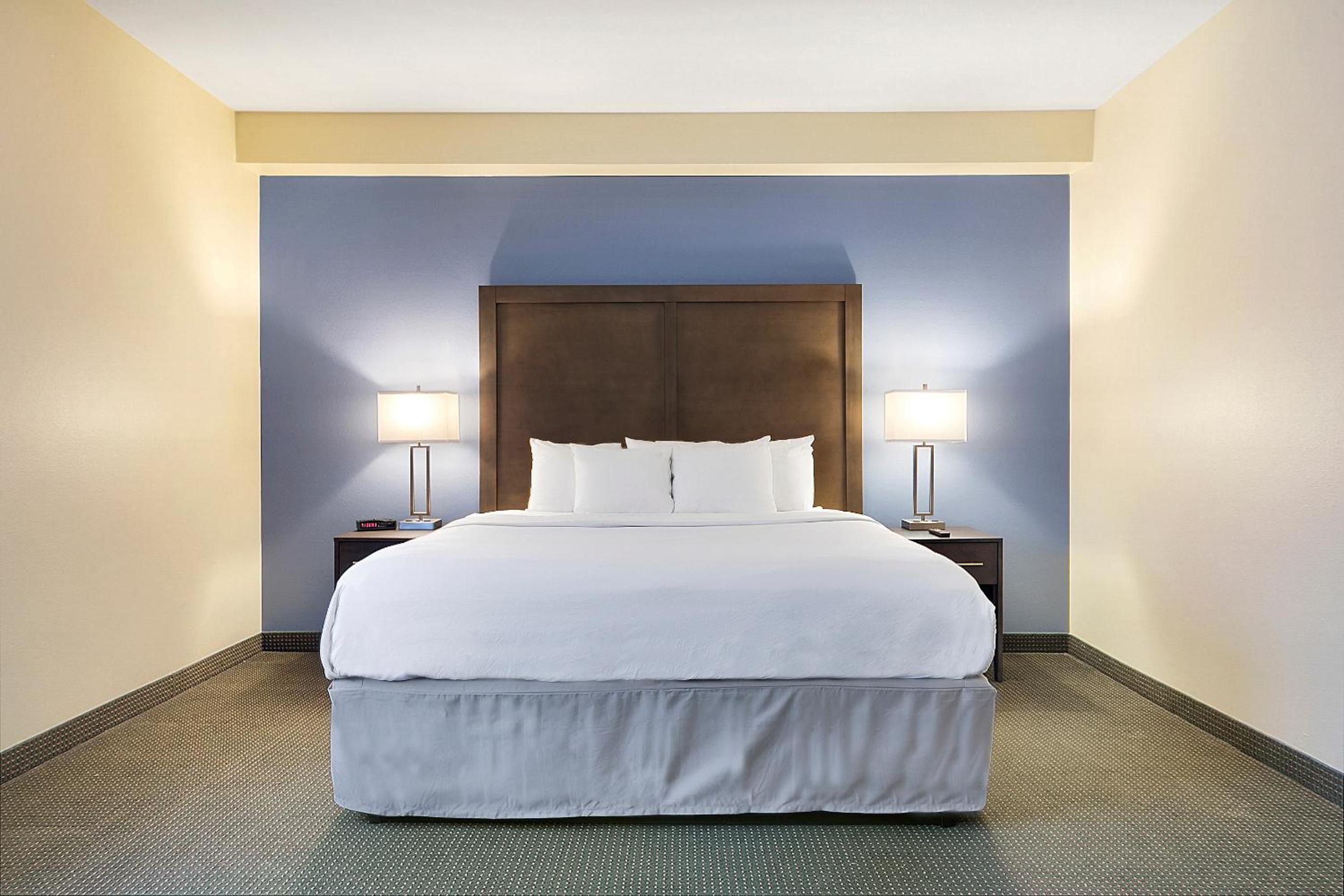 King Suite - Non-Smoking - Photo 1