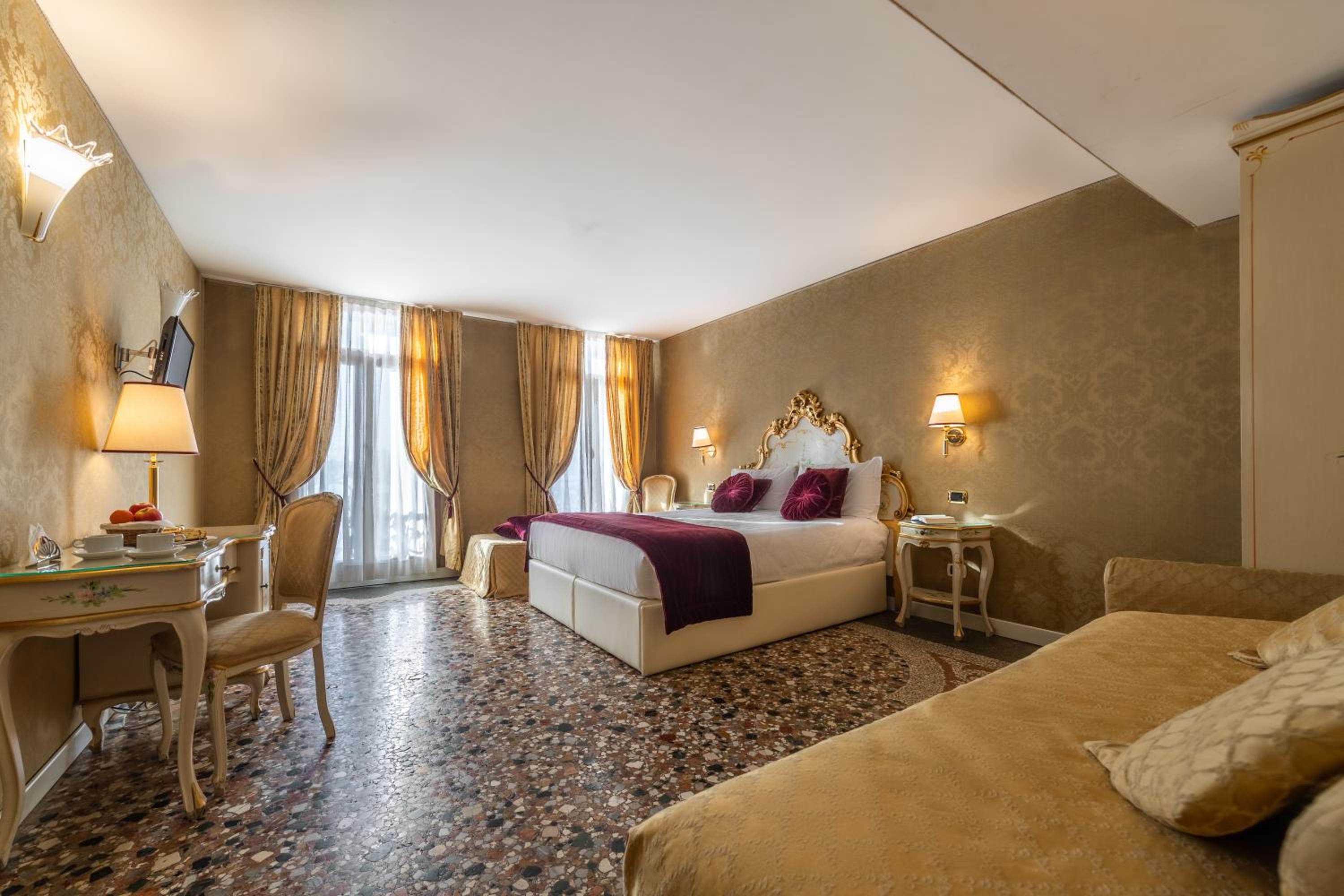 Family Triple Room  with Canal View photo 1