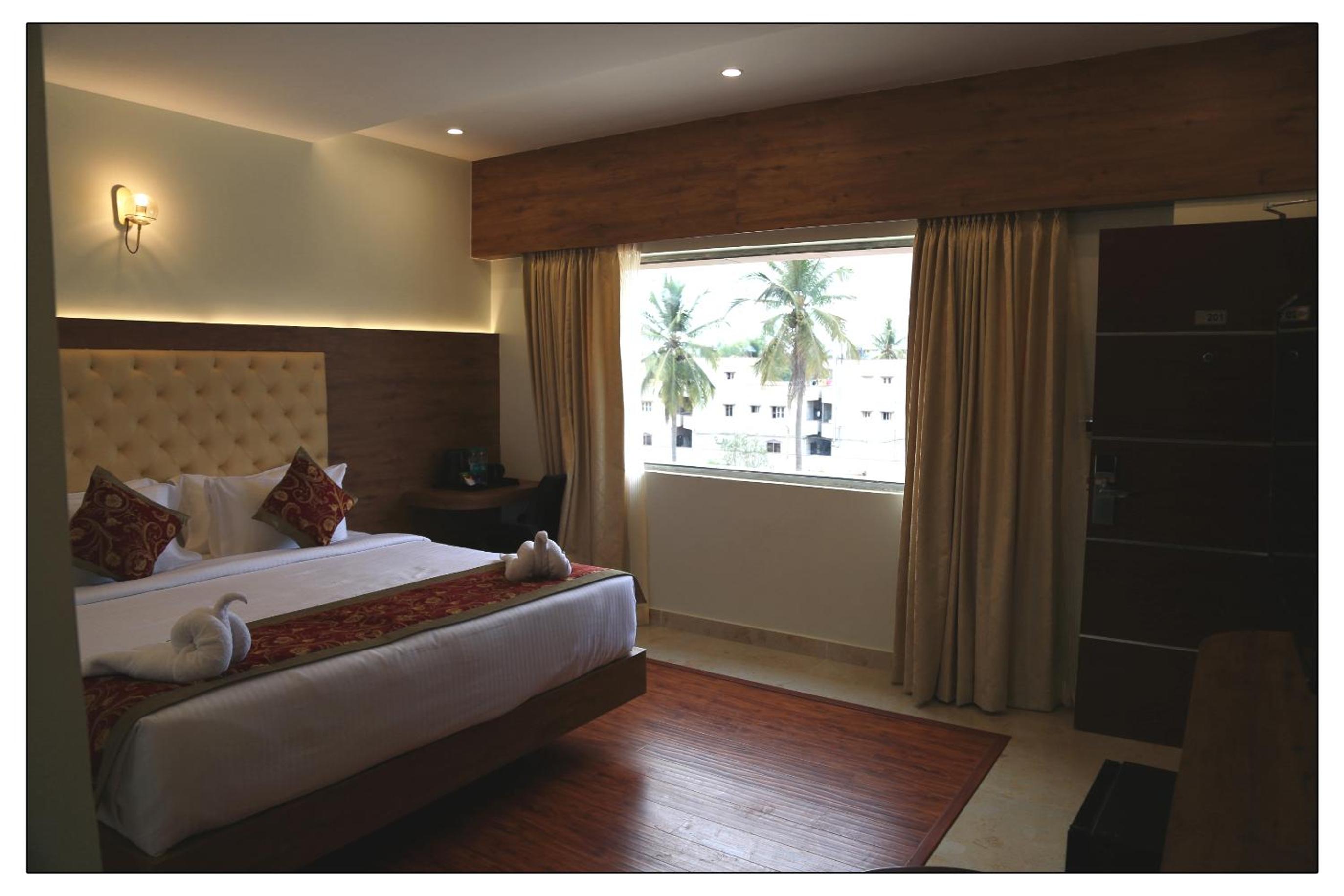 Standard Double or Twin Room with Pool View - Photo 7