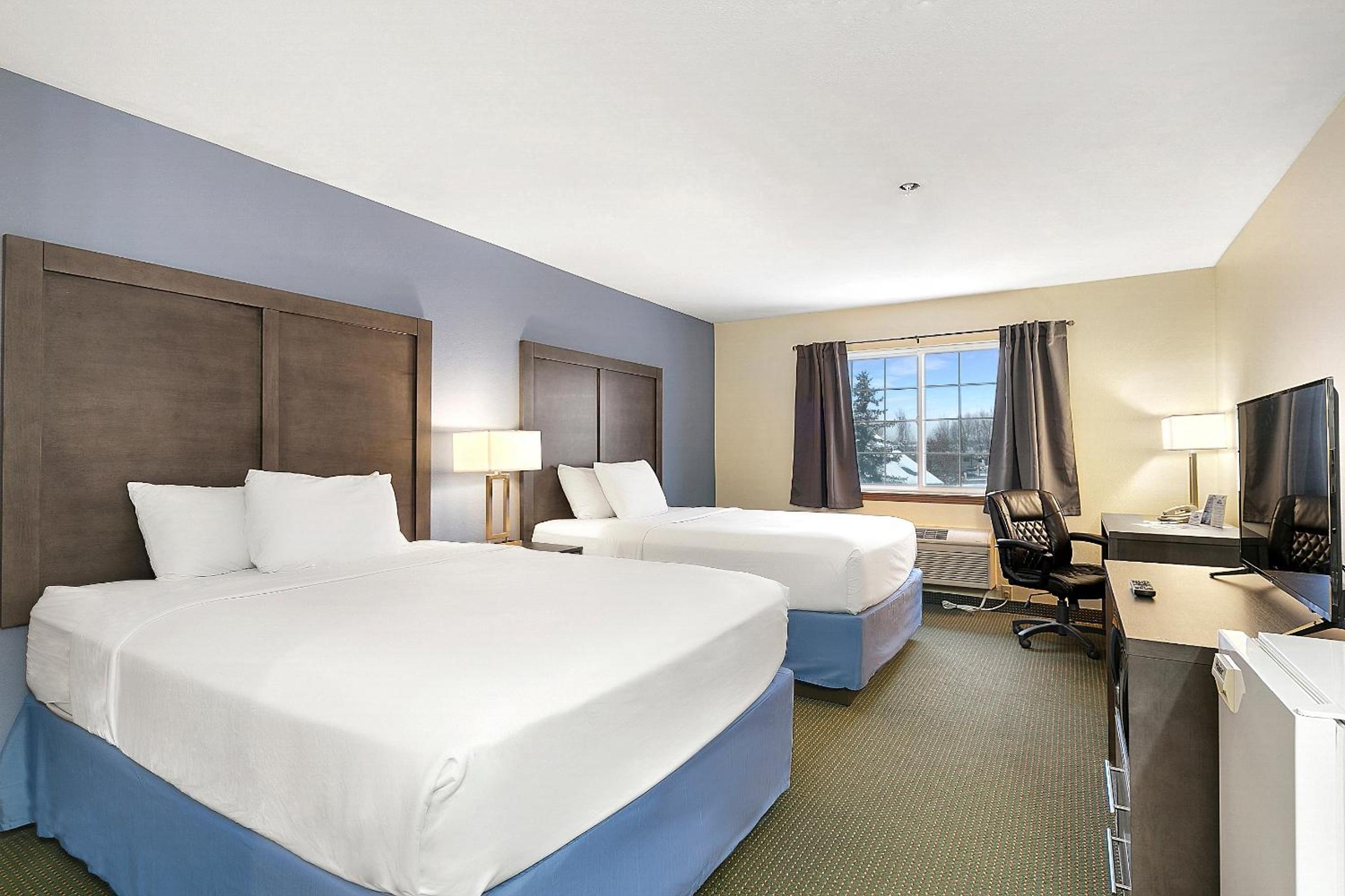 Queen Room with Two Queen Beds - Non-Smoking - Photo 1