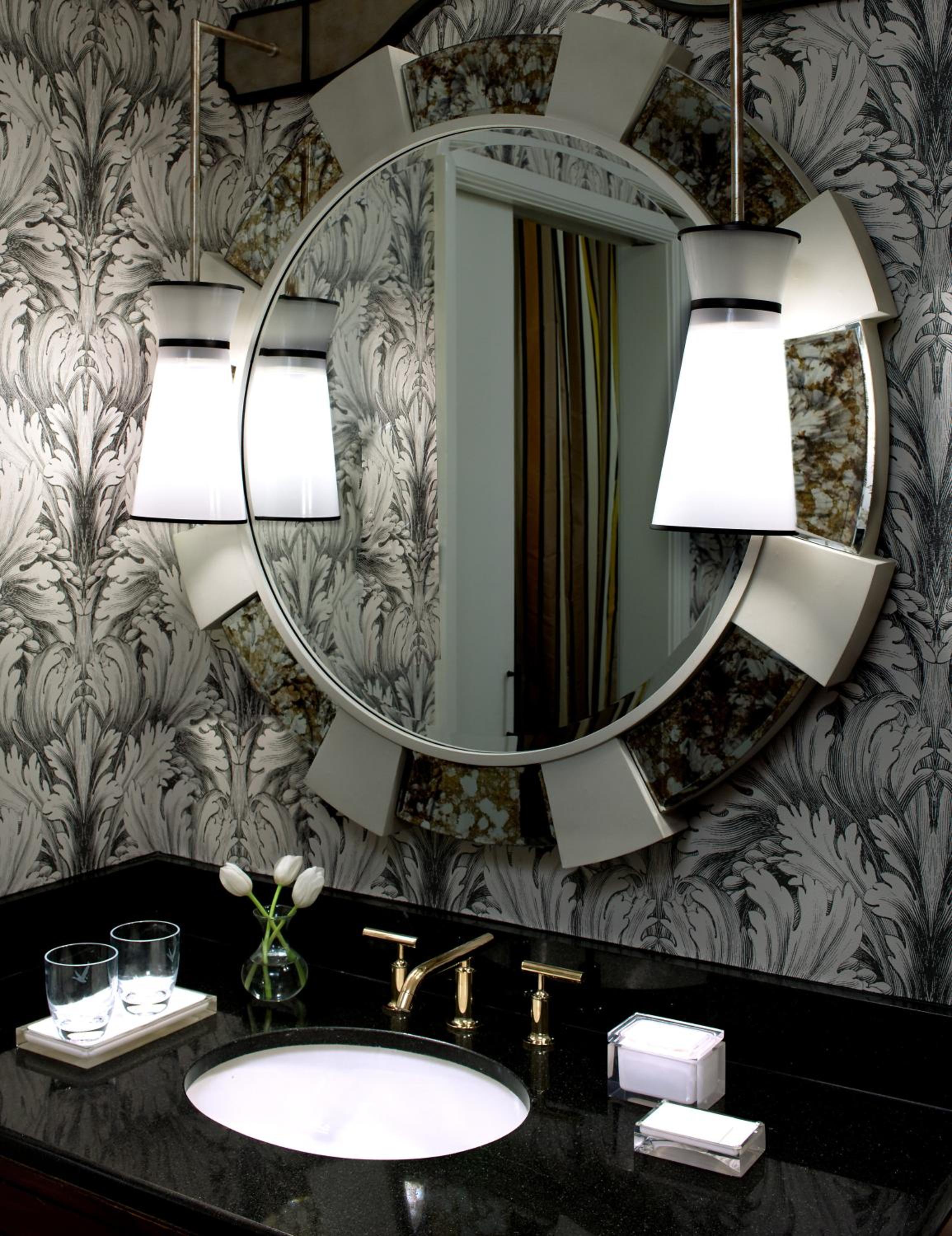 King Room with Mobility Accessible Roll-In Shower - Non-Smoking photo 3