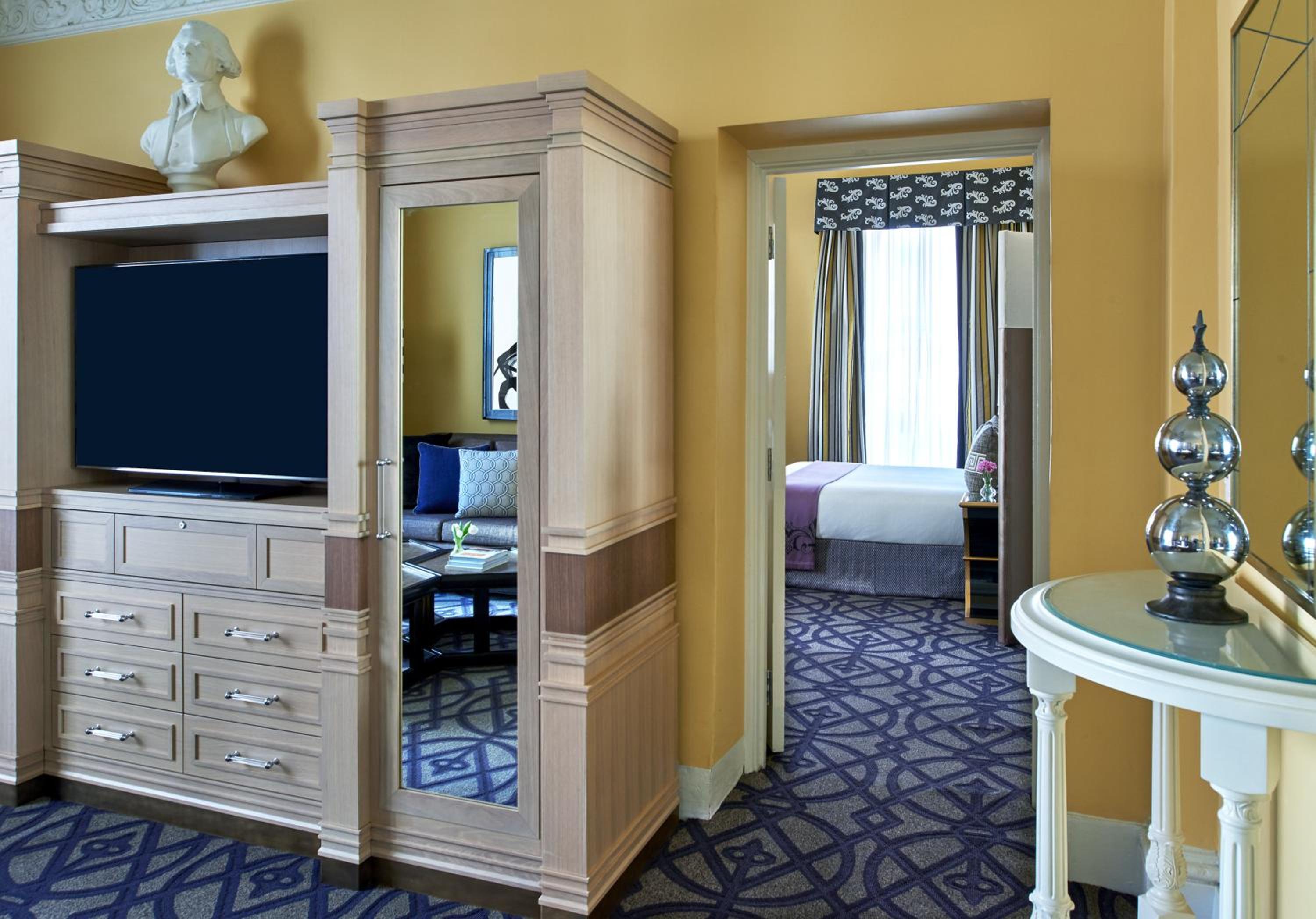 Robert Mills King Suite photo 2