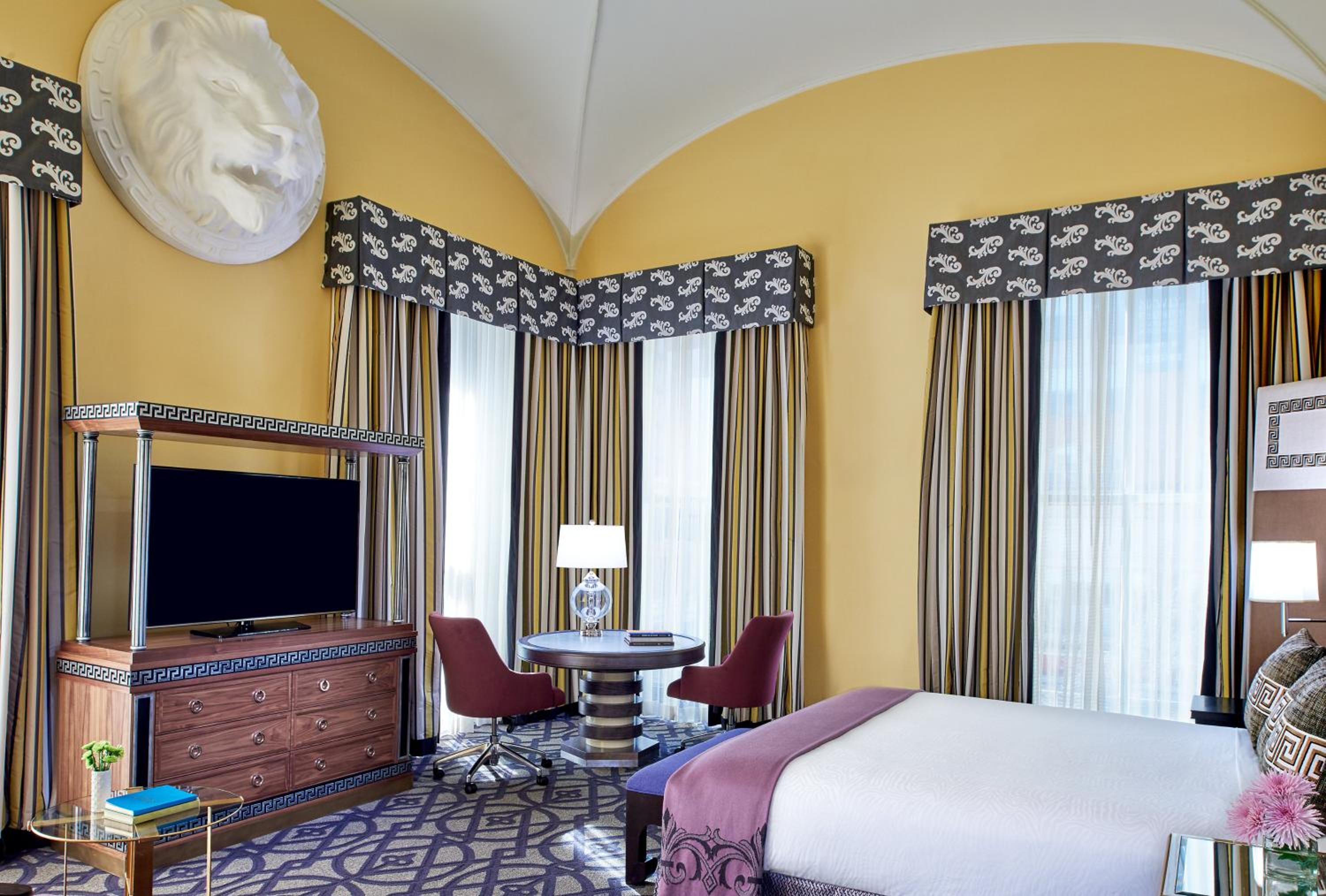Robert Mills King Suite photo 3