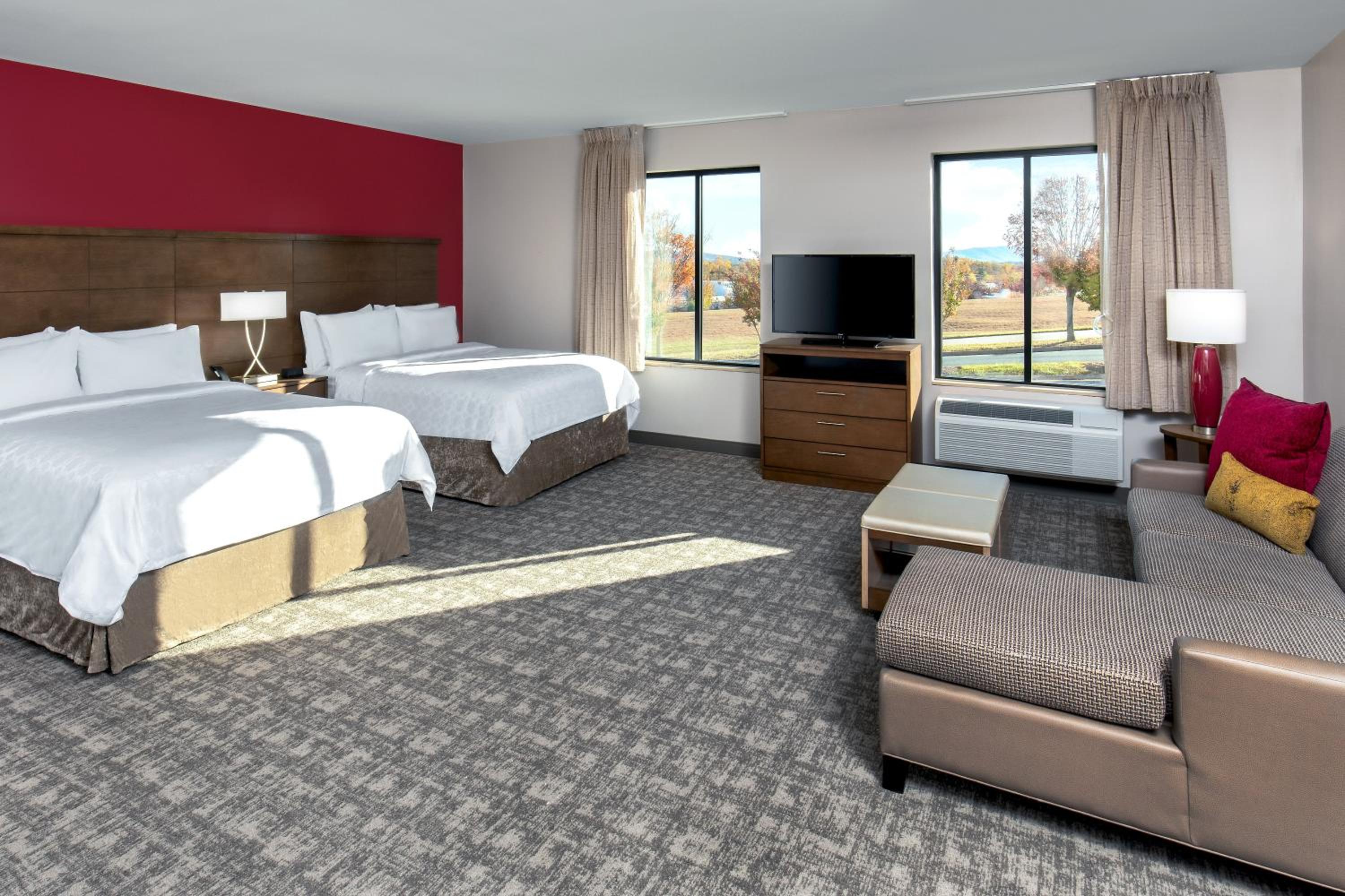 One-Bedroom King Suite - Photo 3