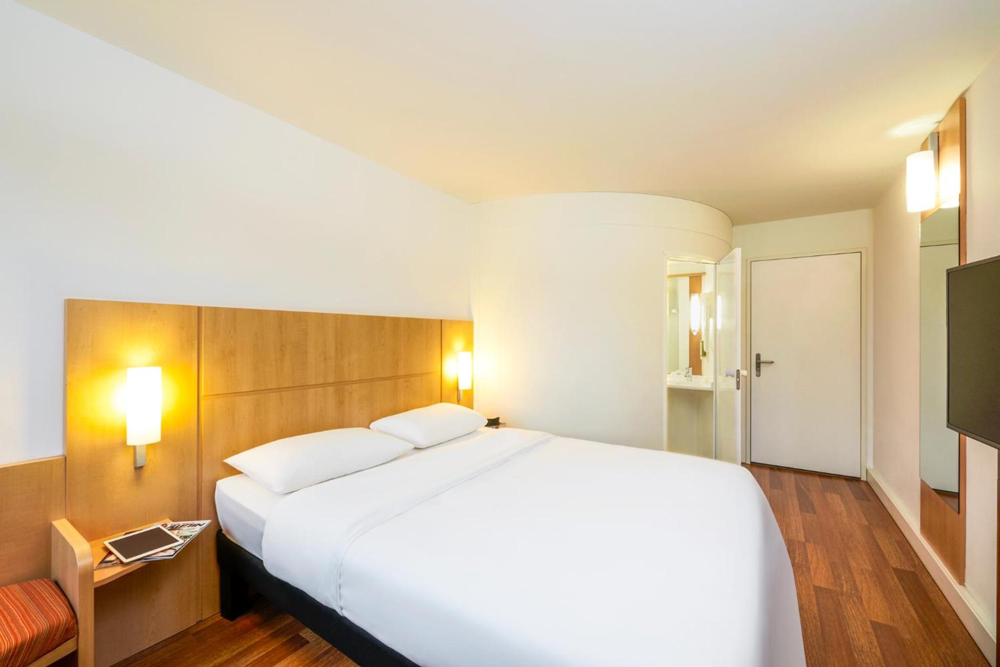 Standard Room With A Double Bed Or Two Single Beds - Photo 7