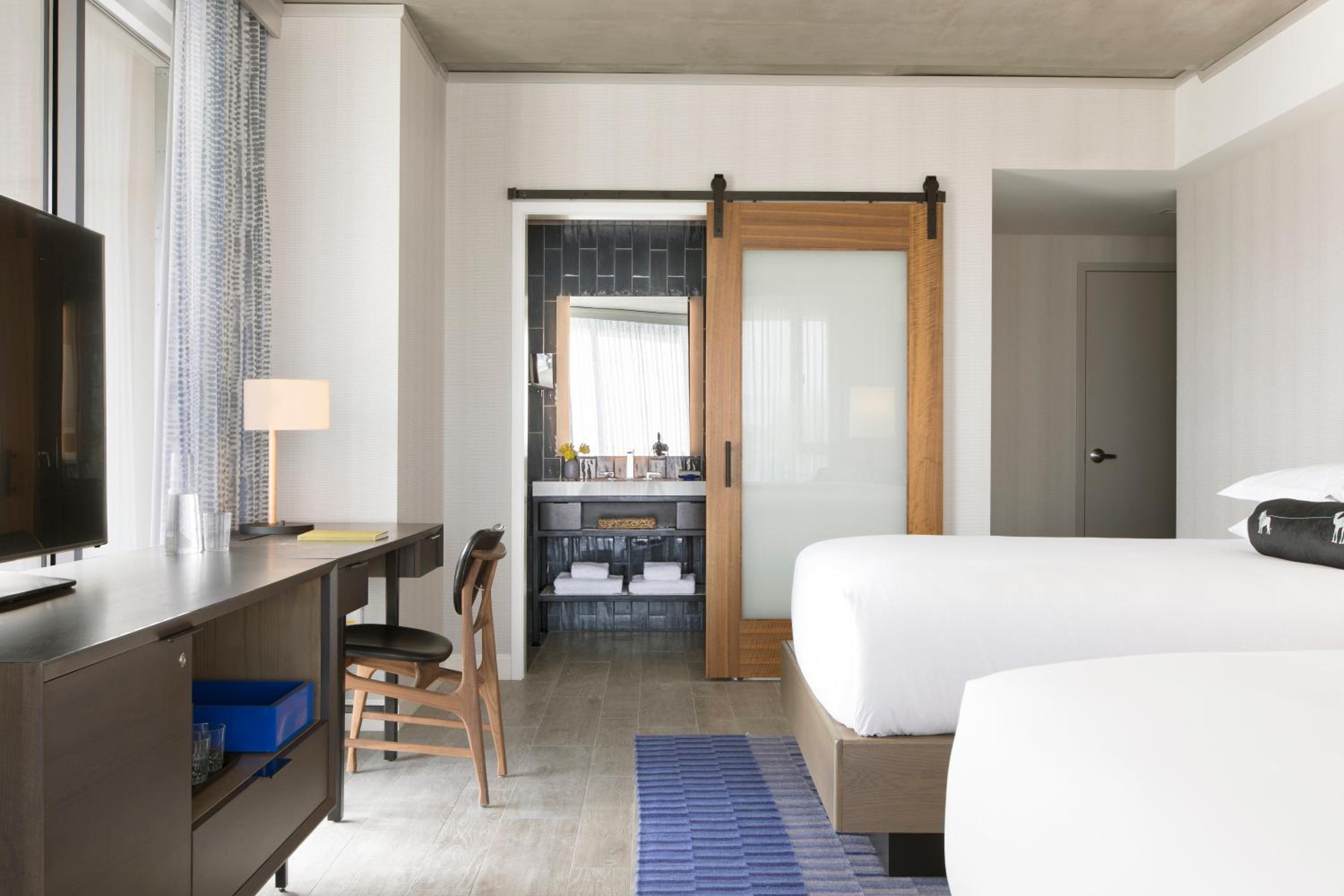 Premium Queen Room with Two Queen Beds and Mountain View