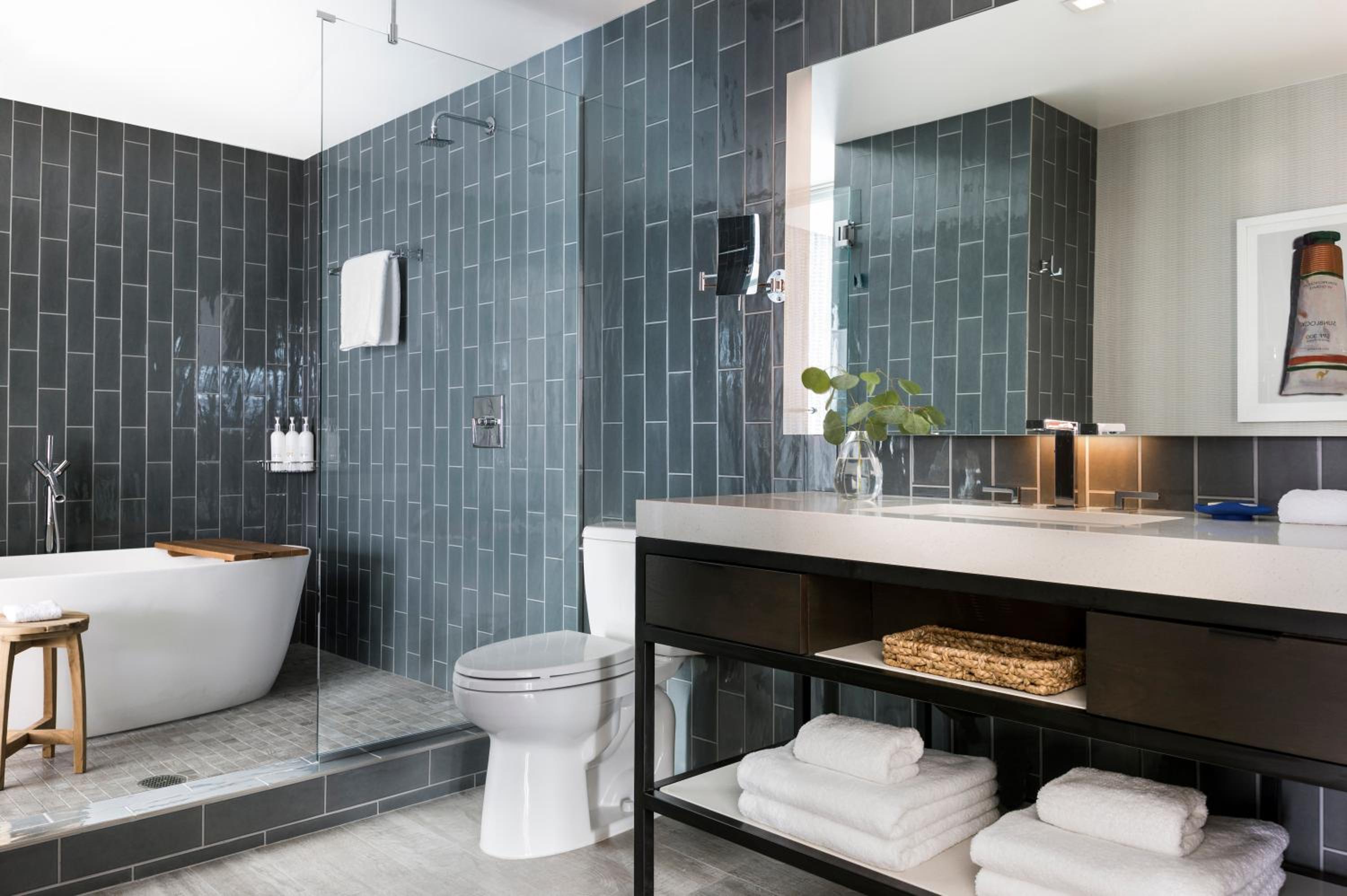 King Suite with Soaking Tub
