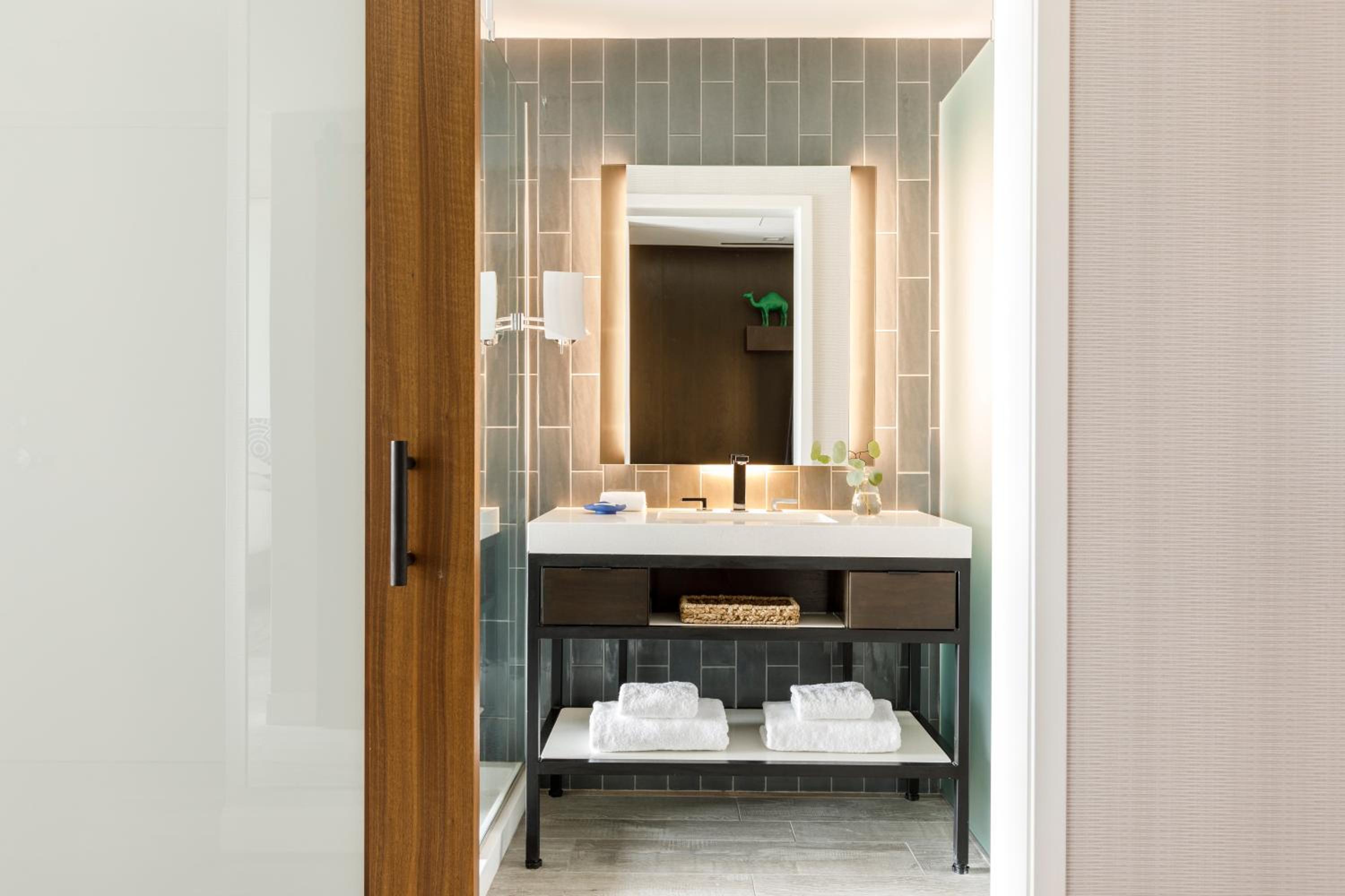 Premium Queen Room with Two Queen Beds and Mountain View