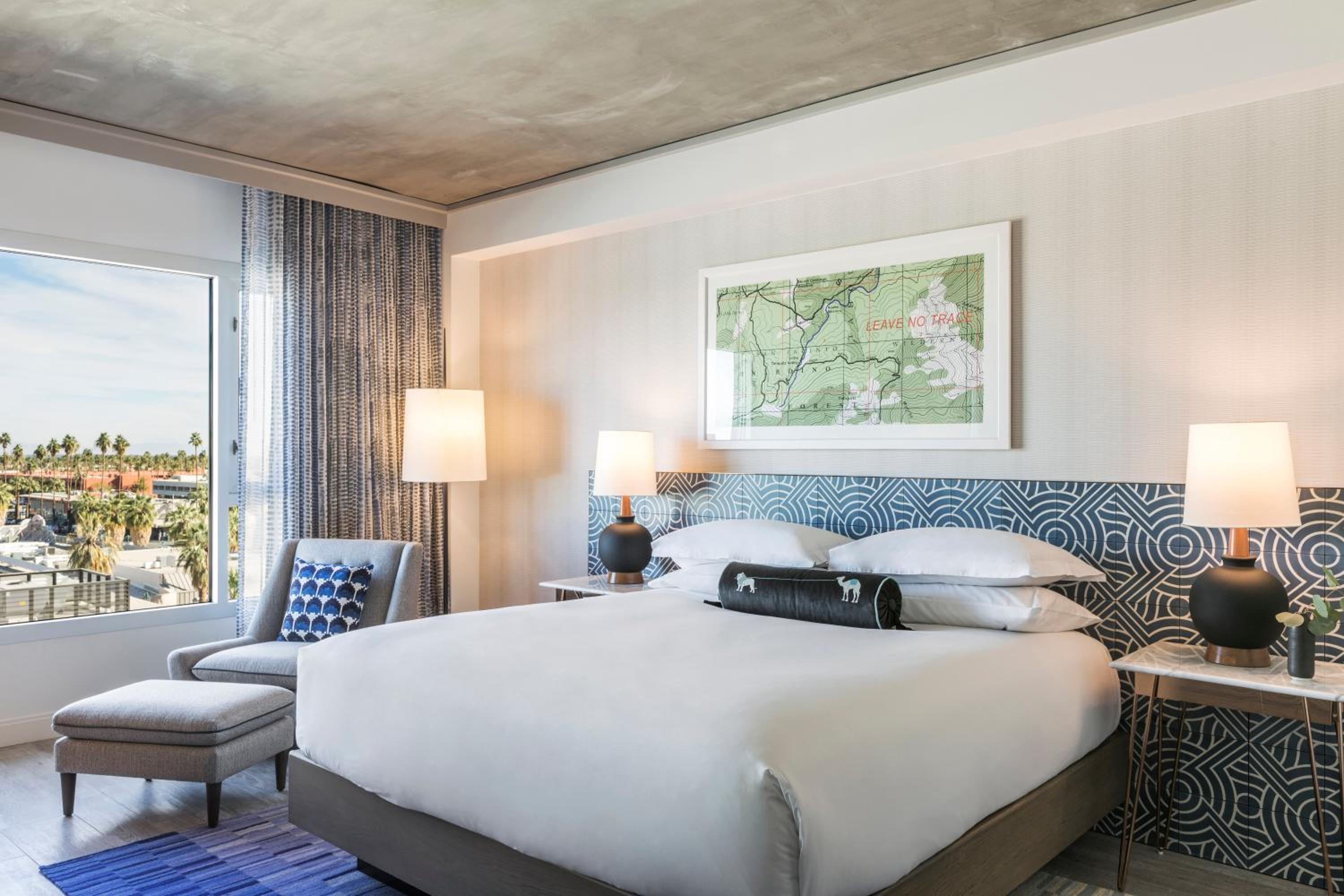 Premium Queen Room with Two Queen Beds and Mountain View thumbnail 5