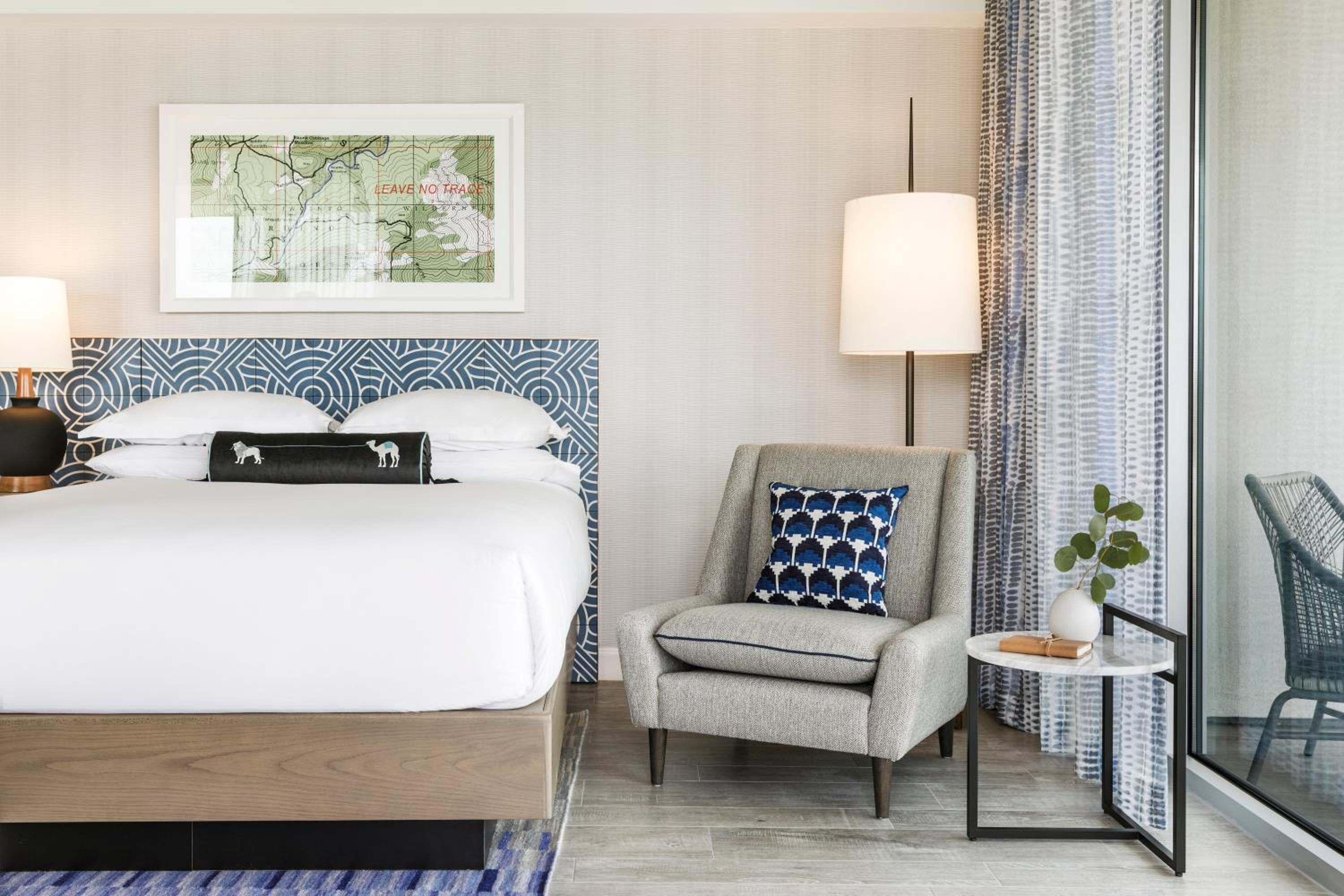Queen Room with Two Queen Beds, Balcony and Valley View thumbnail 5