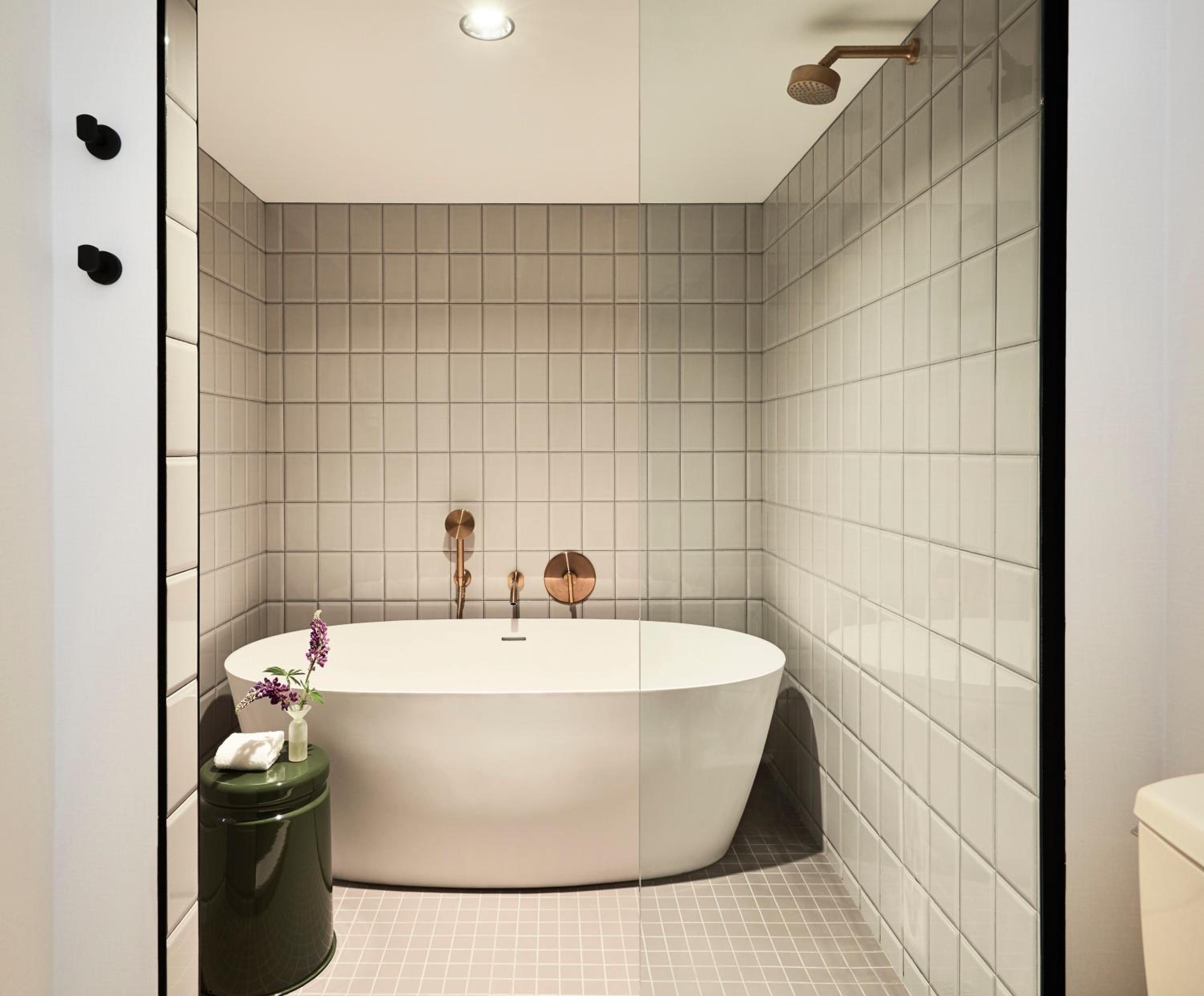 One-Bedroom Suite - Photo 8