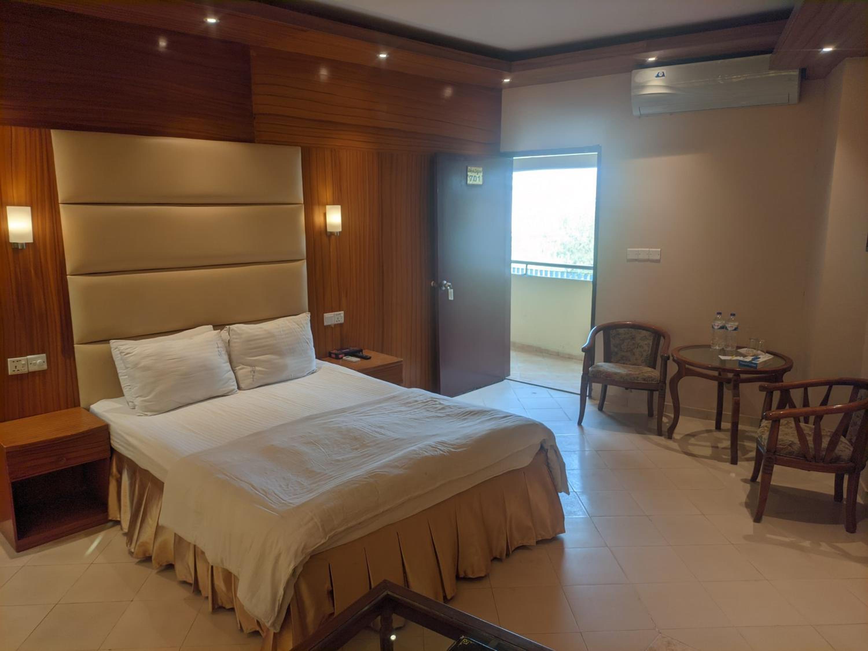 Deluxe Family Room