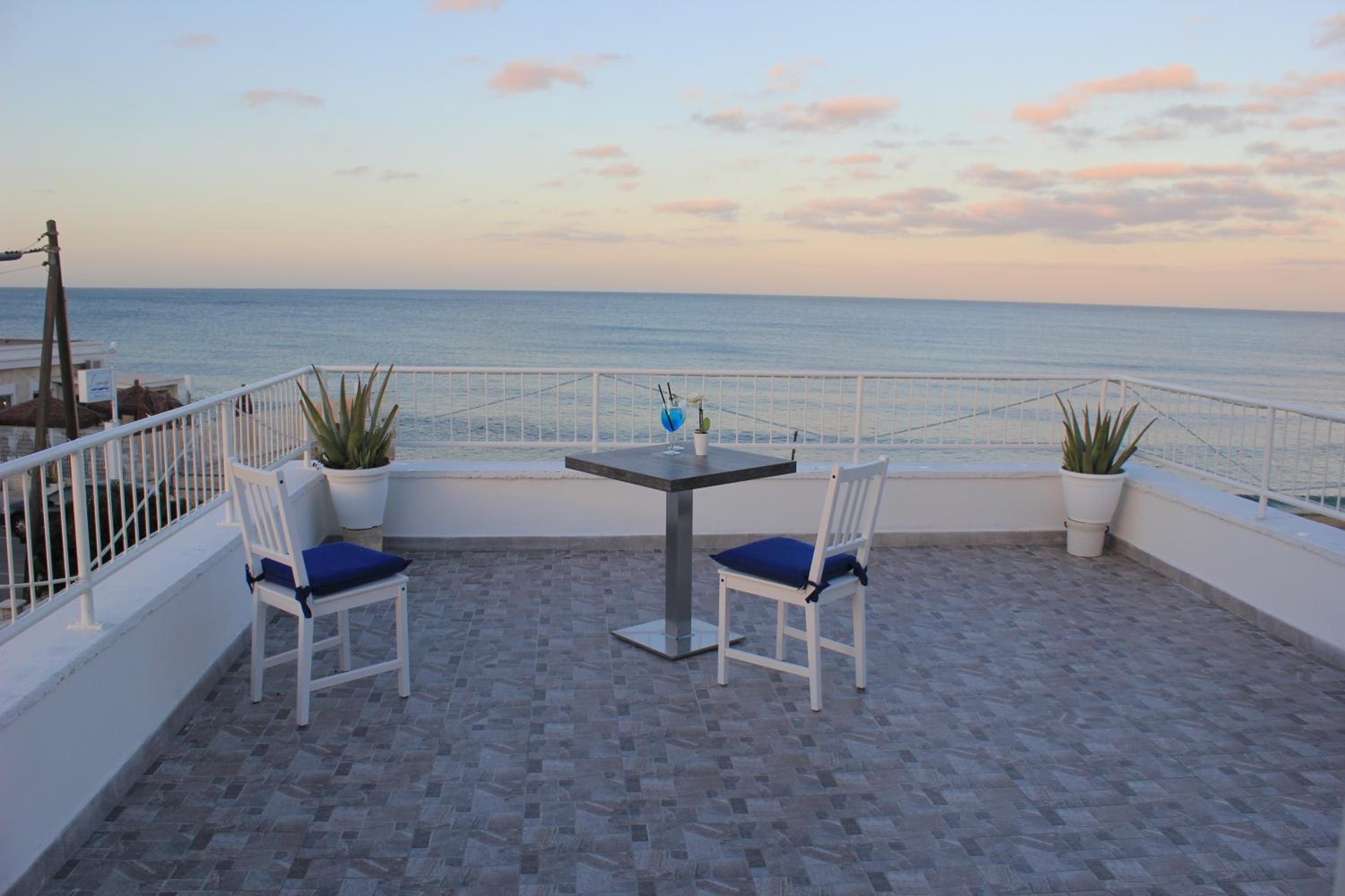 Deluxe Double Room with Sea View - Photo 17