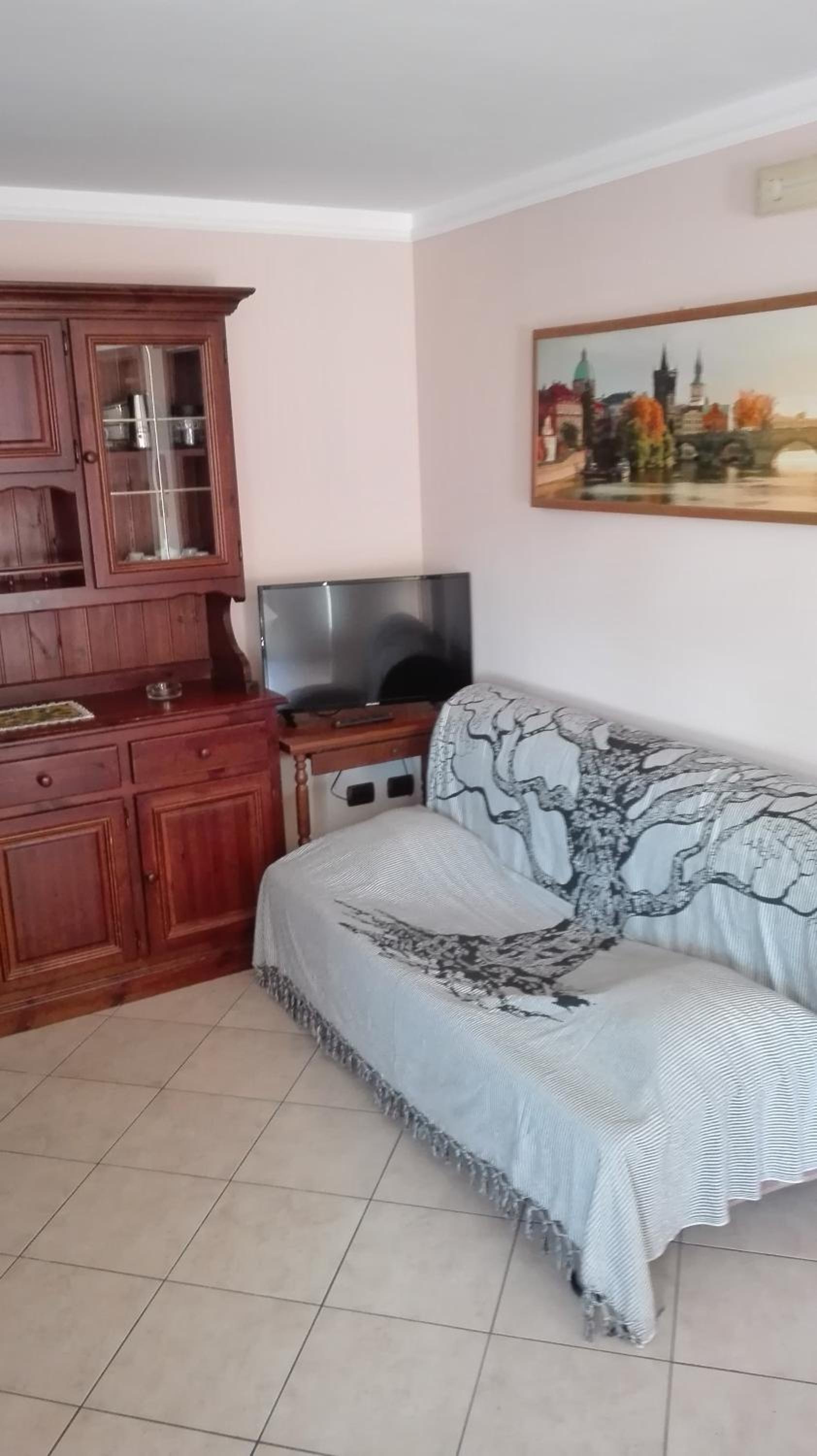 One-Bedroom Apartment - Photo 1