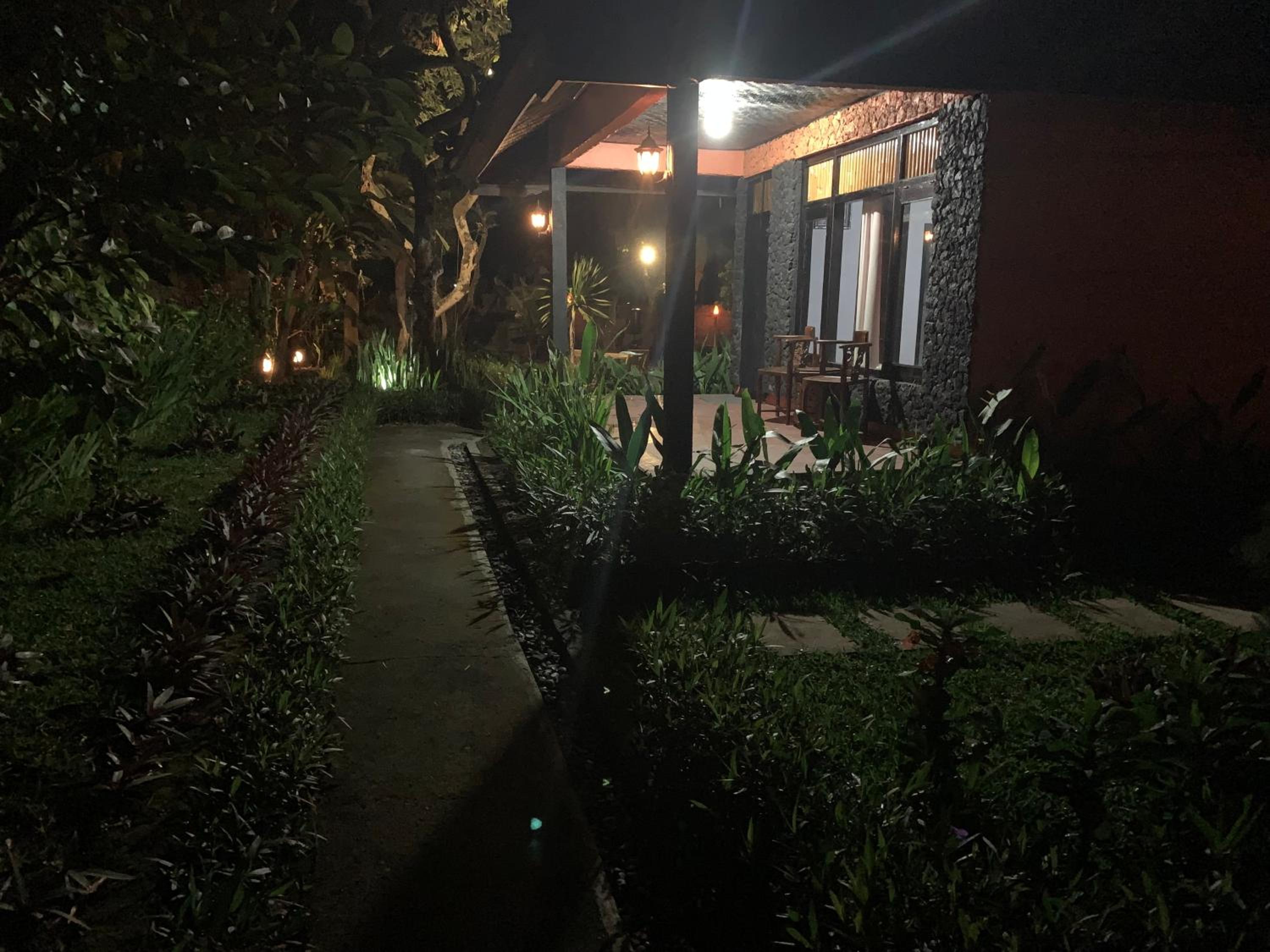 Bungalow with Garden View - Photo 44