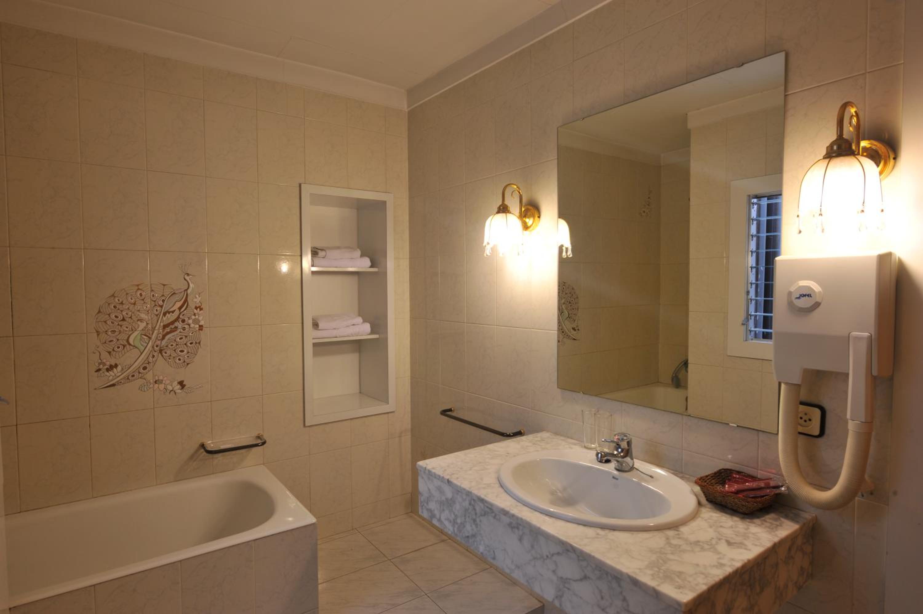 Double or Twin Room - Photo 5