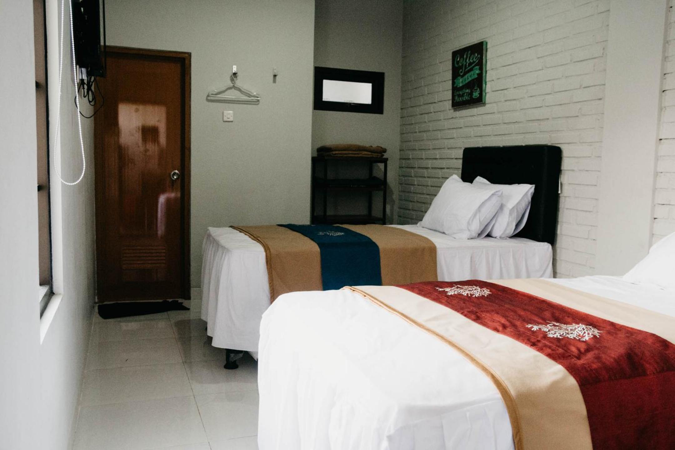Deluxe Quadruple Room - Photo 1
