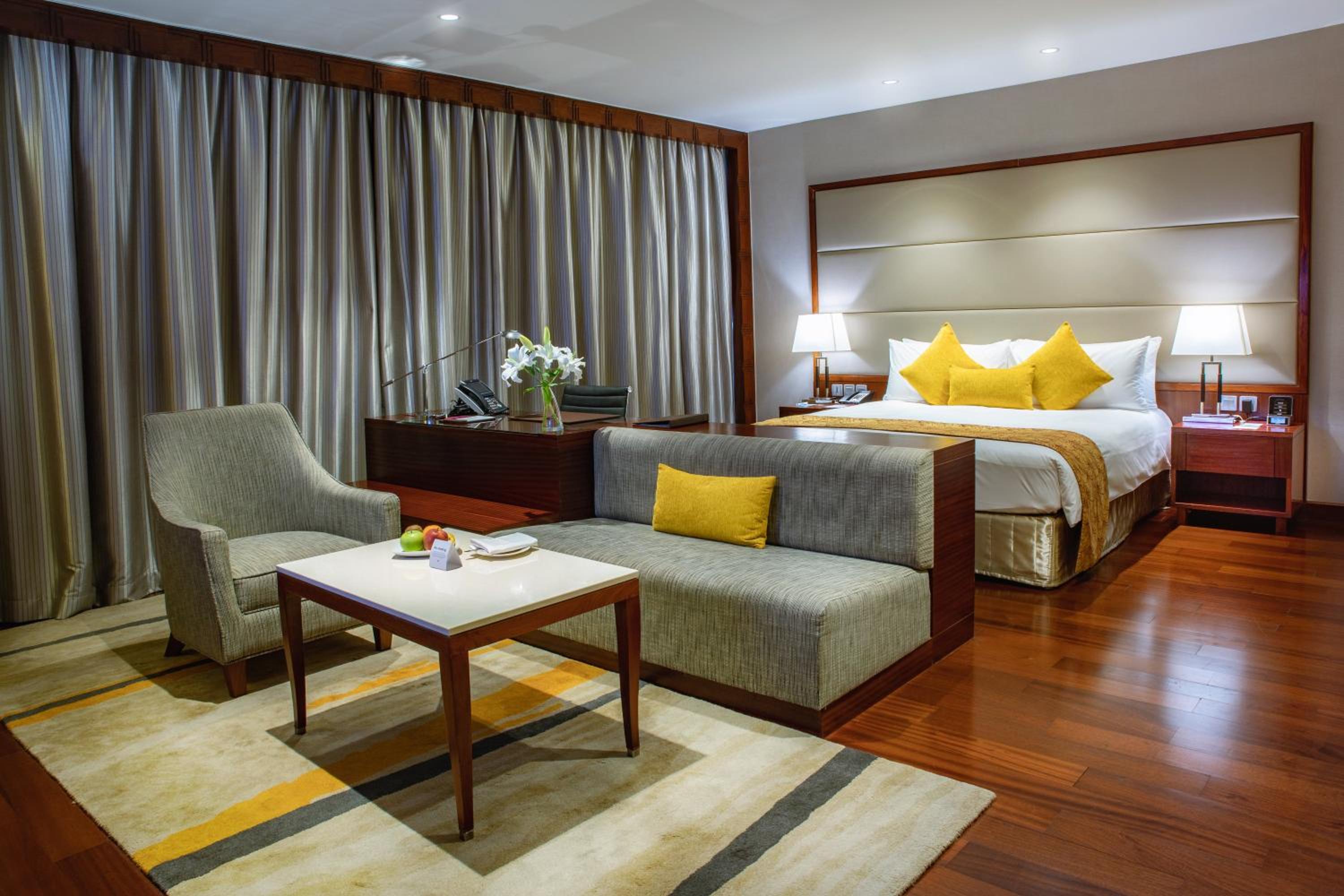 Junior King Suite – Lounge Access