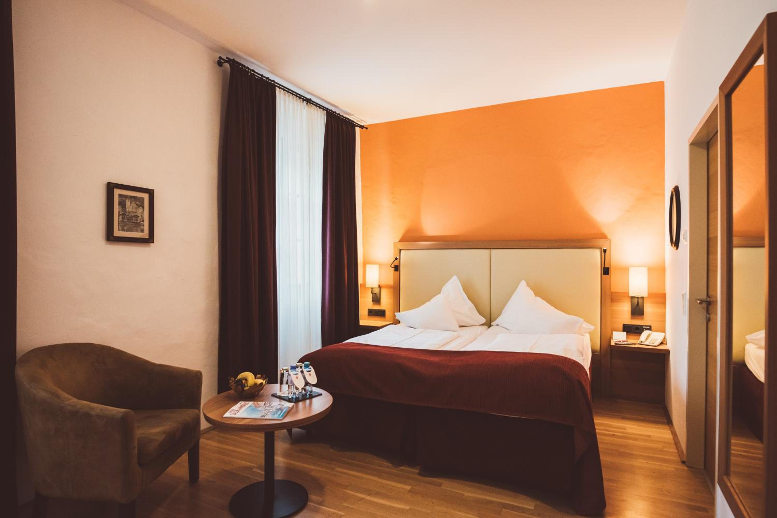 Standard Double or Twin Room - Photo 9