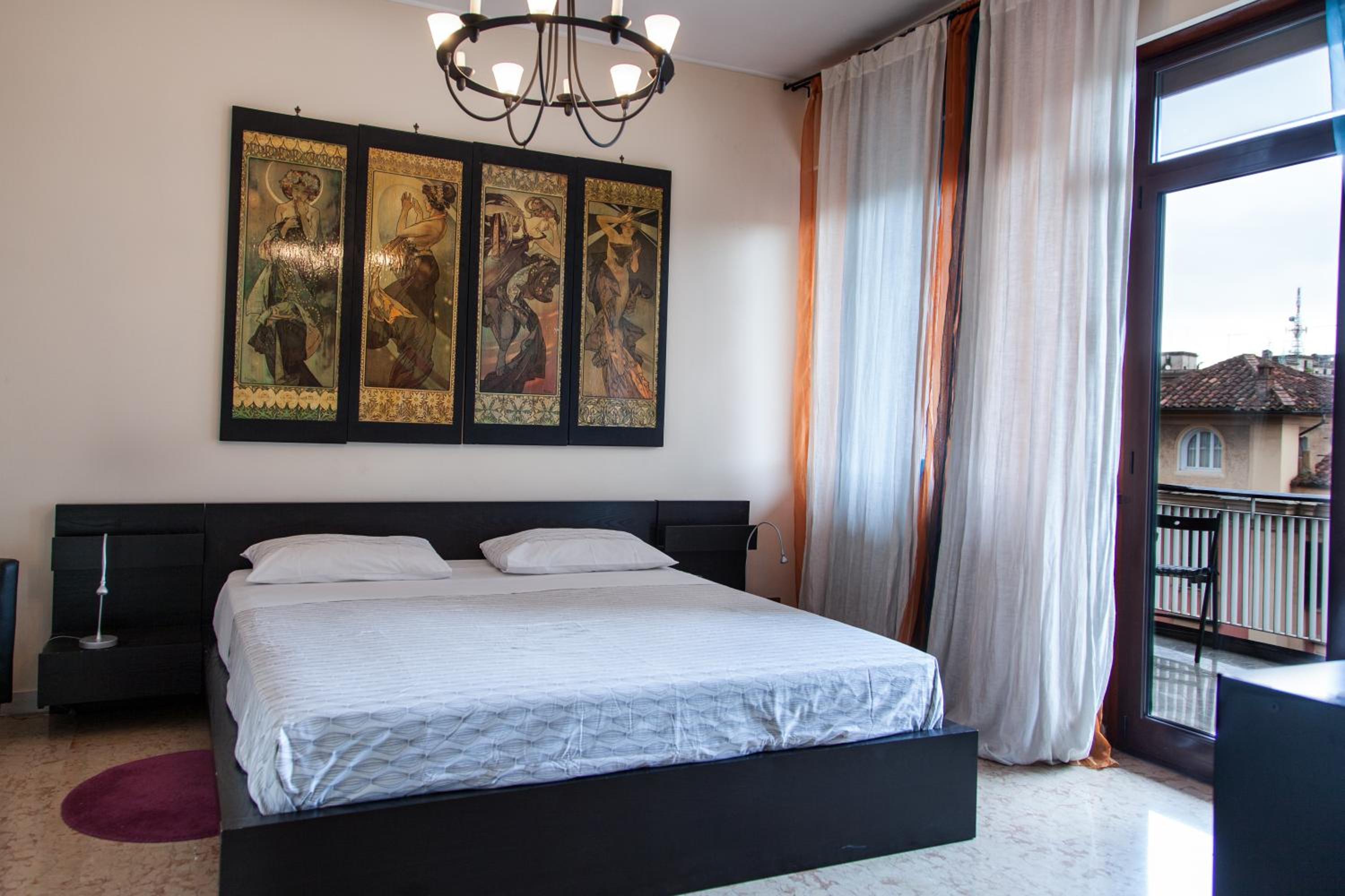 Suite with Balcony and Private External Bathroom