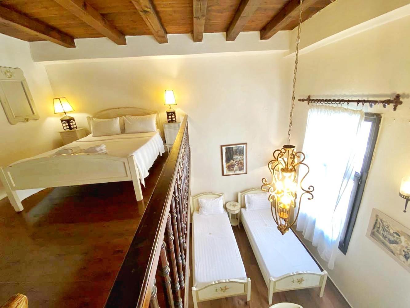 Superior Suite - Split Level - Photo 9