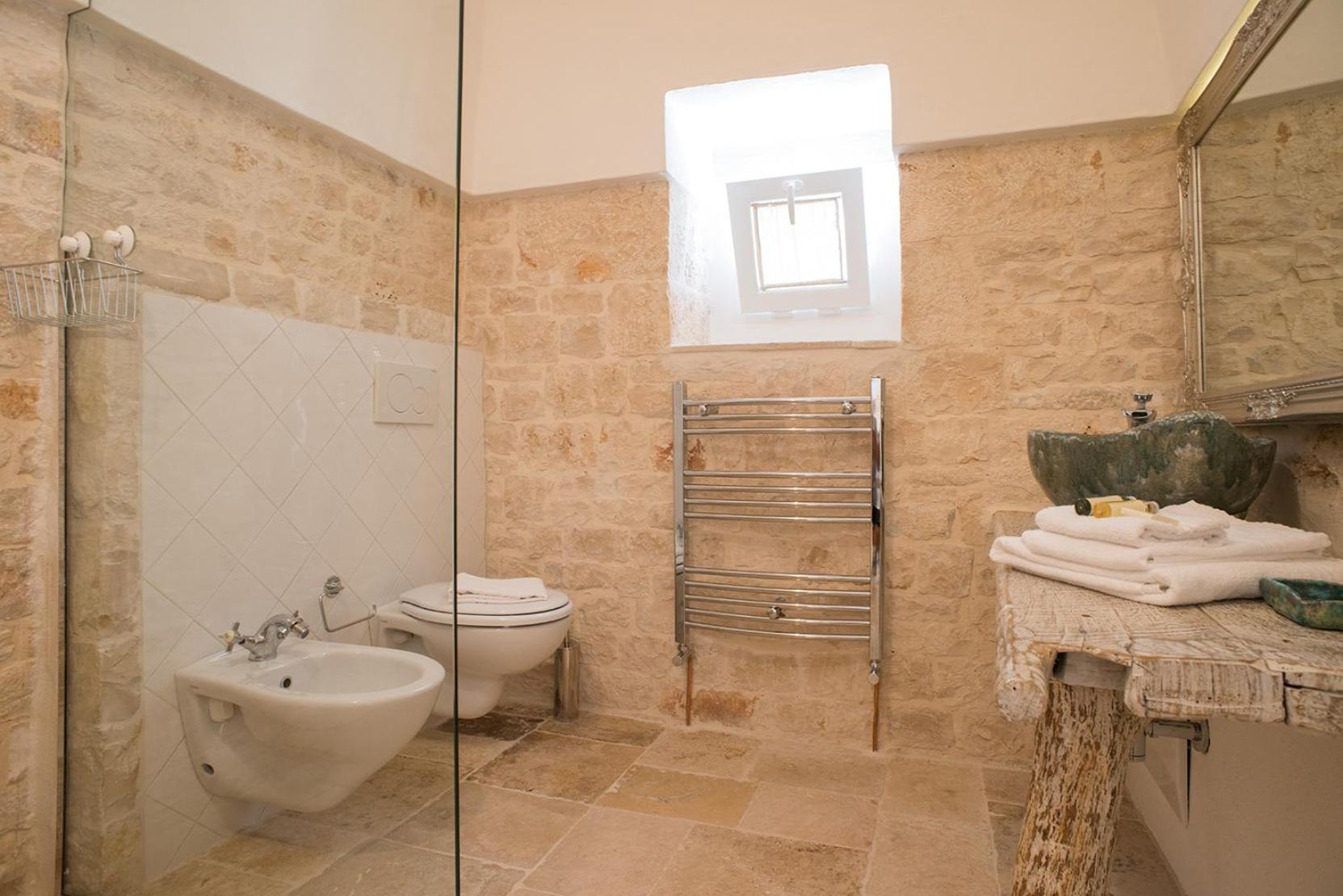 Suite - Photo 22