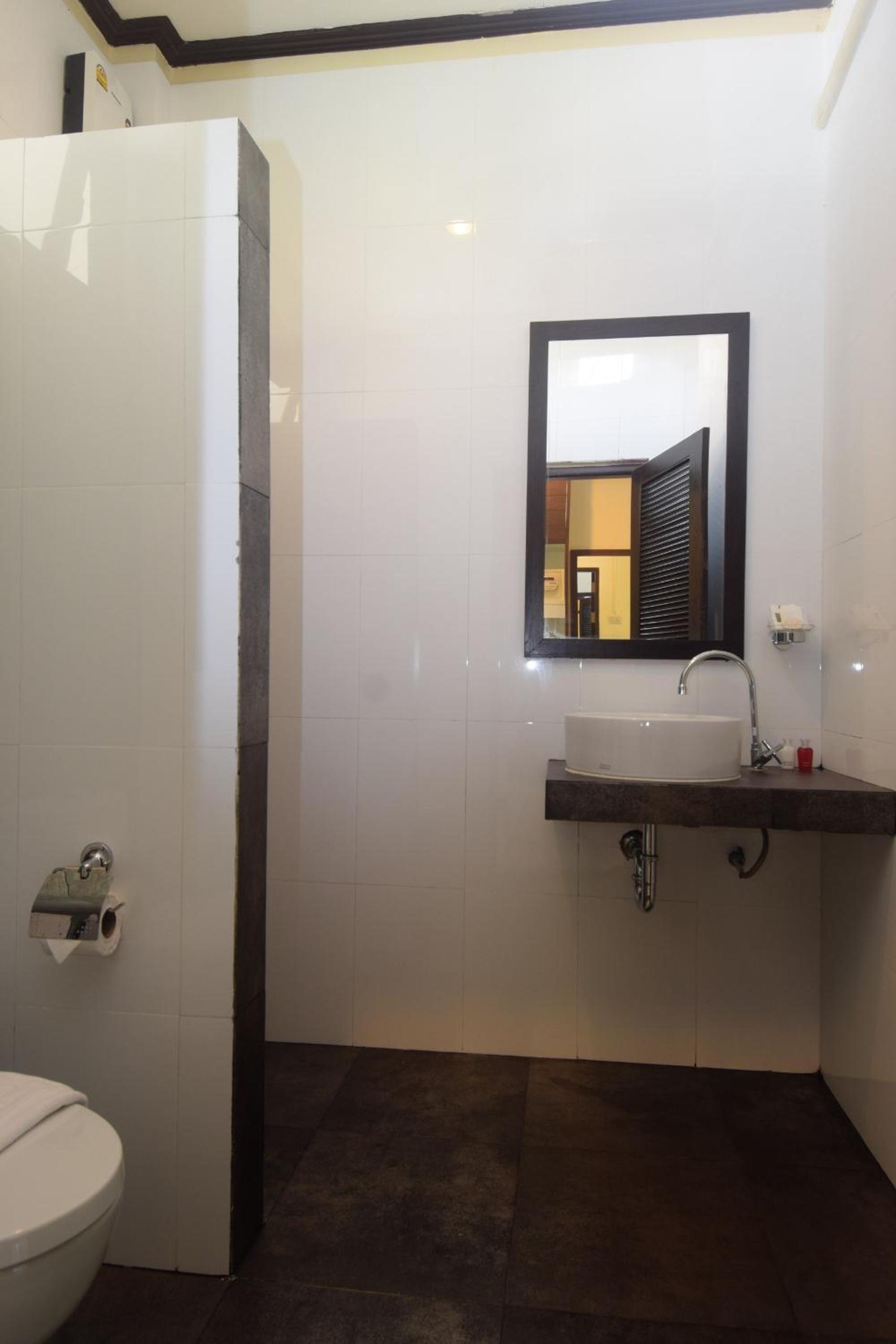 Deluxe Twin Room with Garden View photo 2