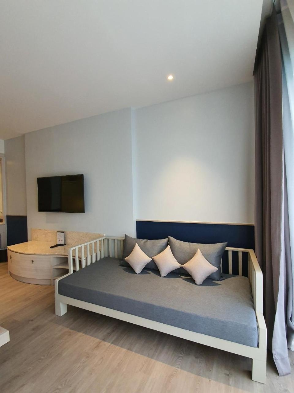 Deluxe Double or Twin Room with Pool View - Photo 17
