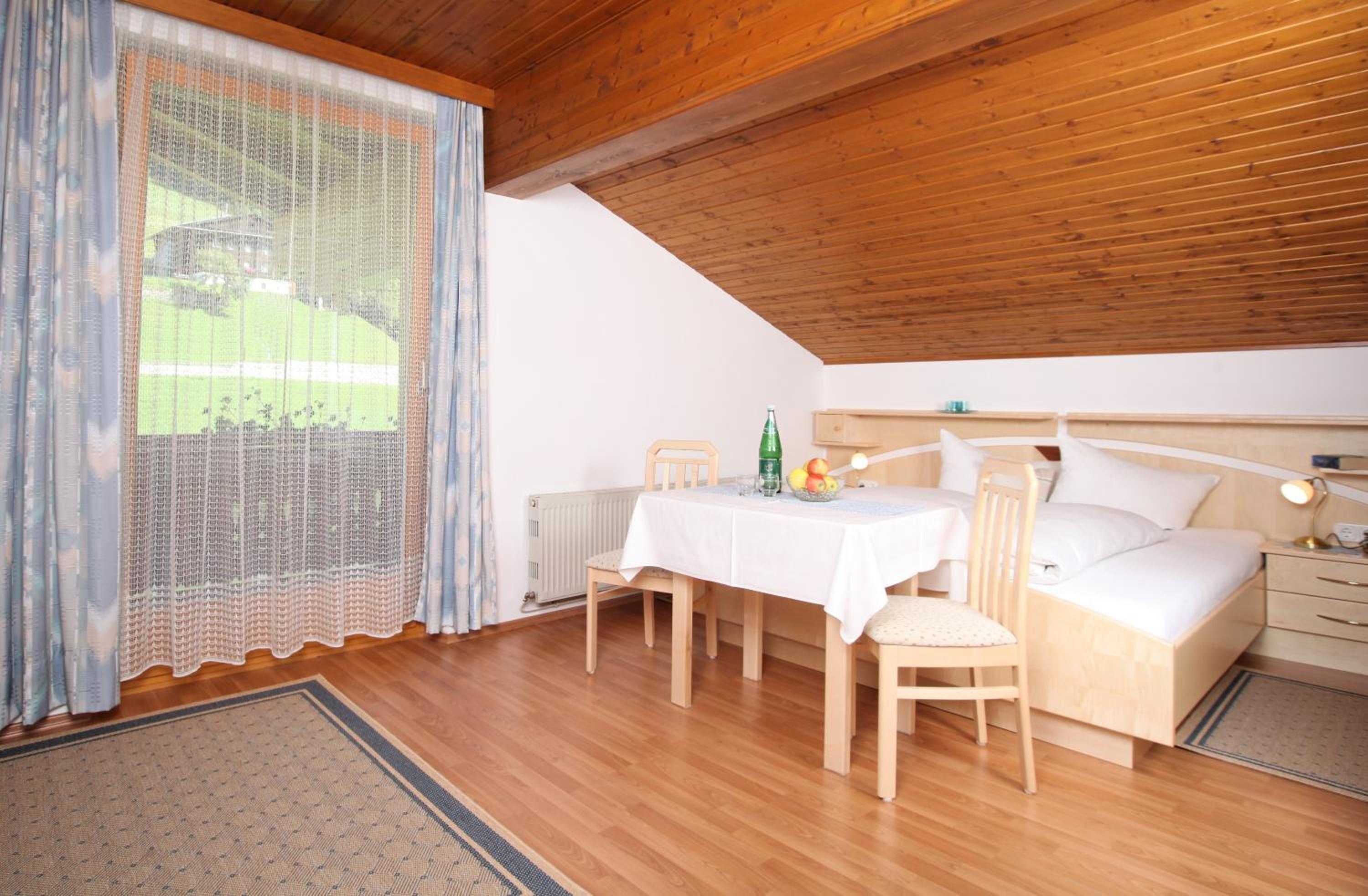 Double Room with Balcony photo 3