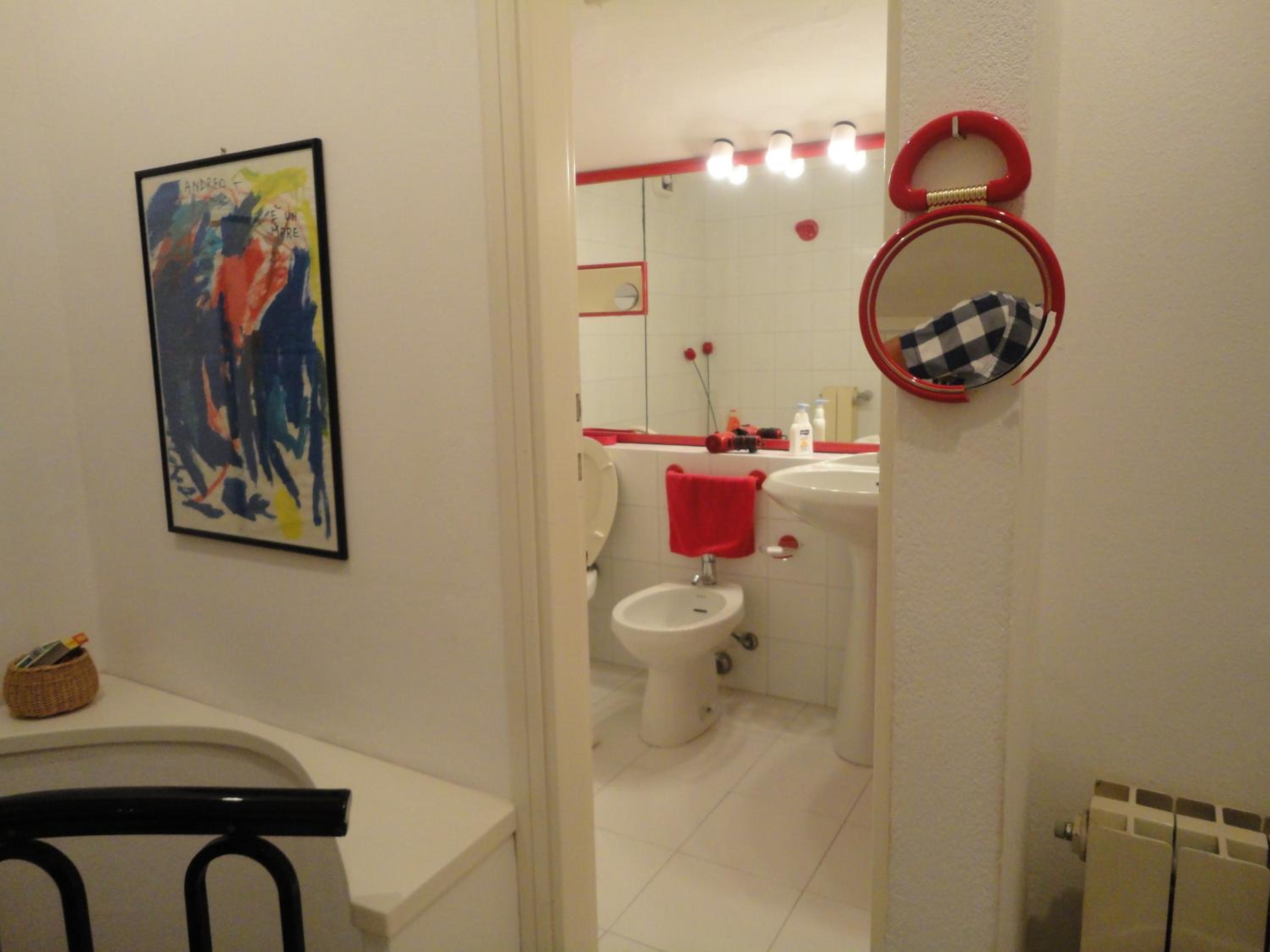 Two-Bedroom Apartment - Split Level photo 3