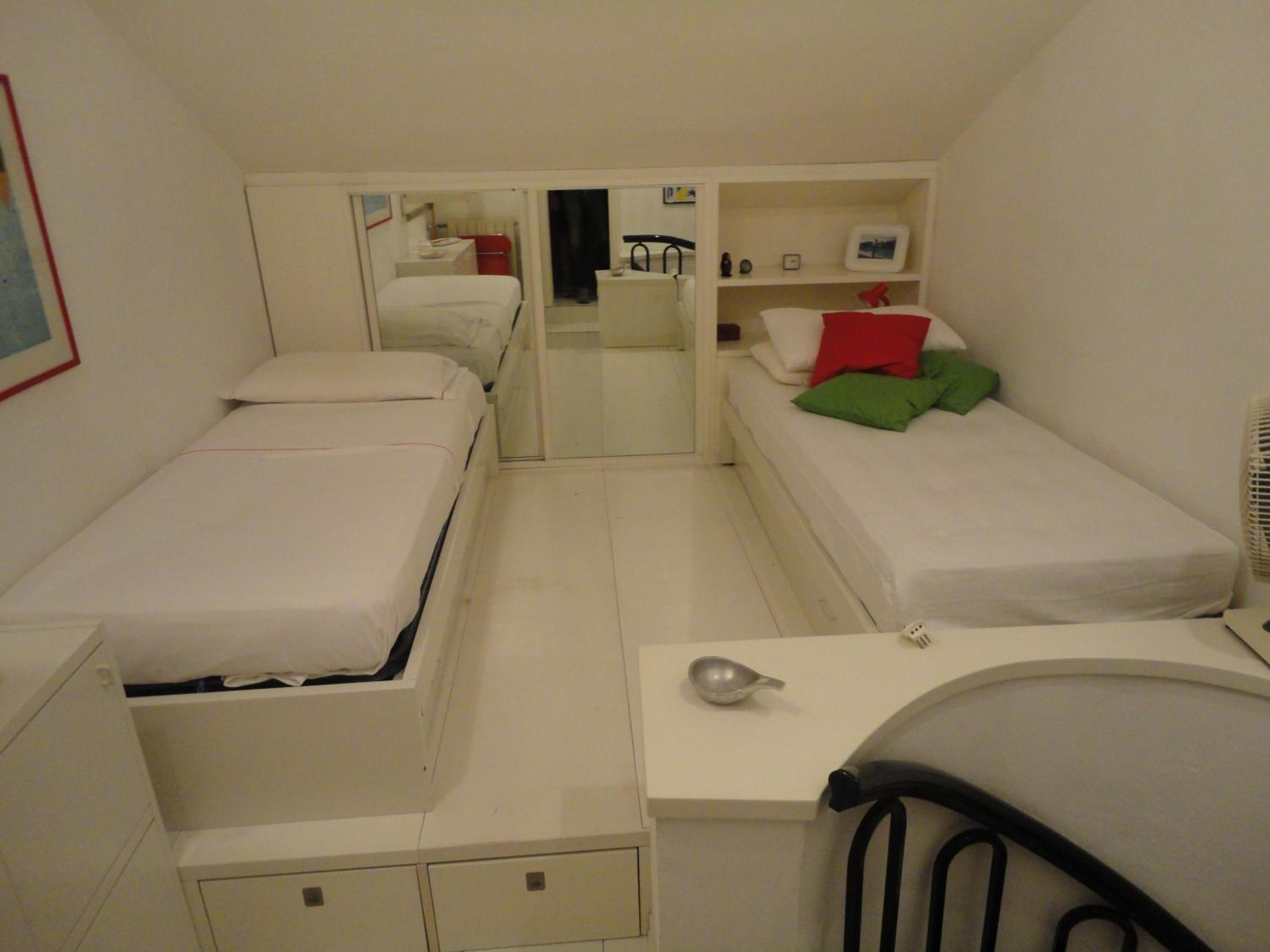 Two-Bedroom Apartment - Split Level photo 2