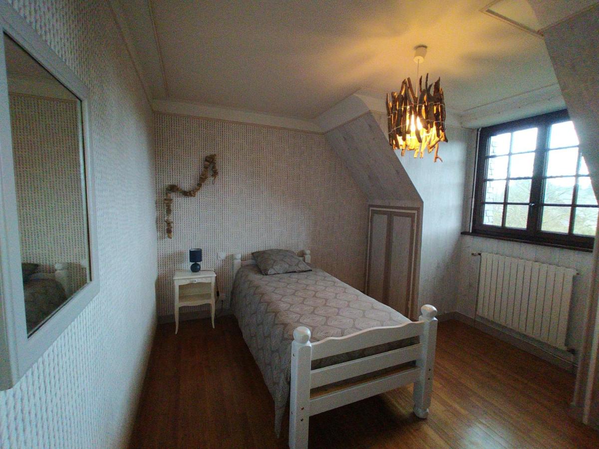 Single Room with Shared Bathroom