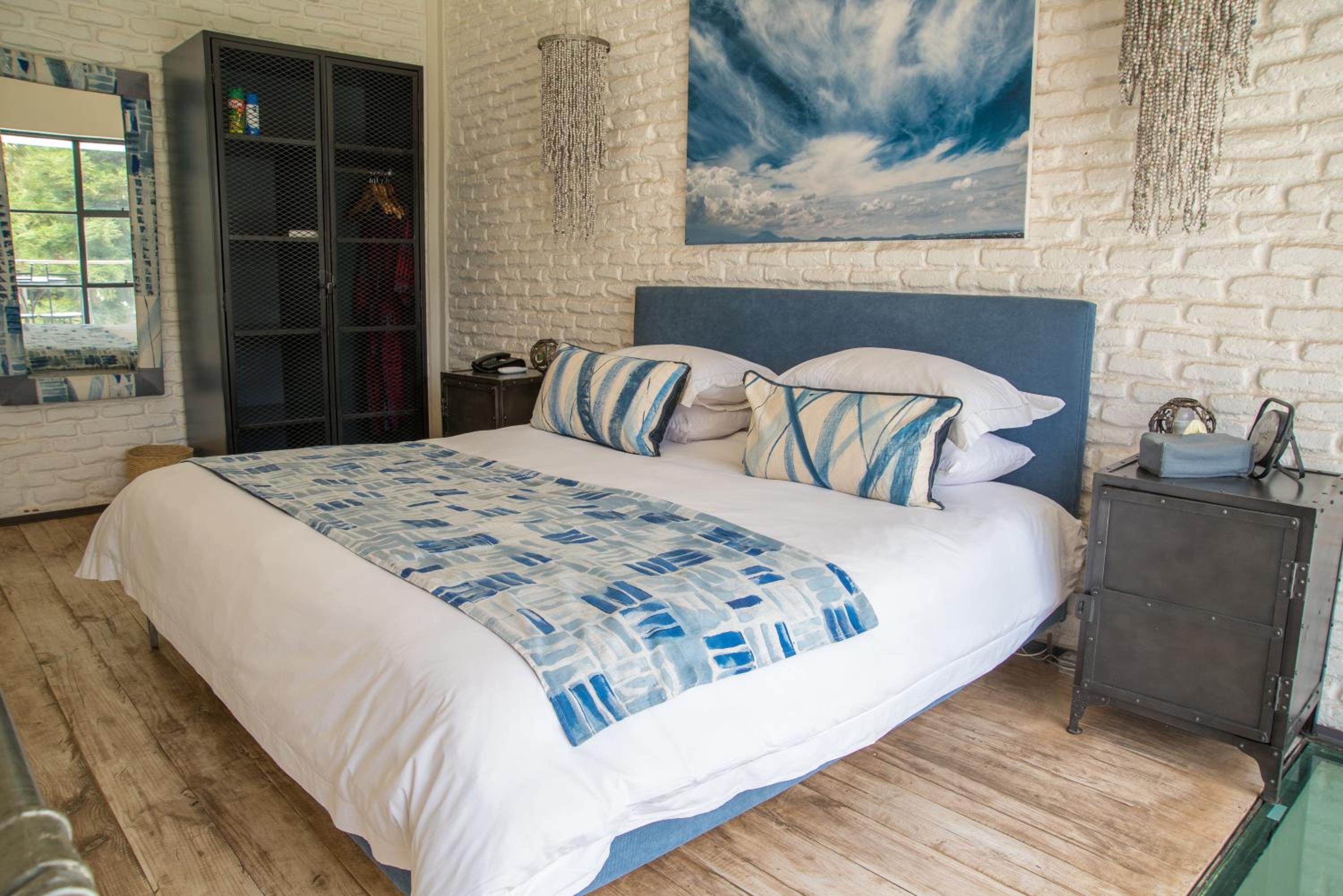 Junior Suite with Balcony photo 2