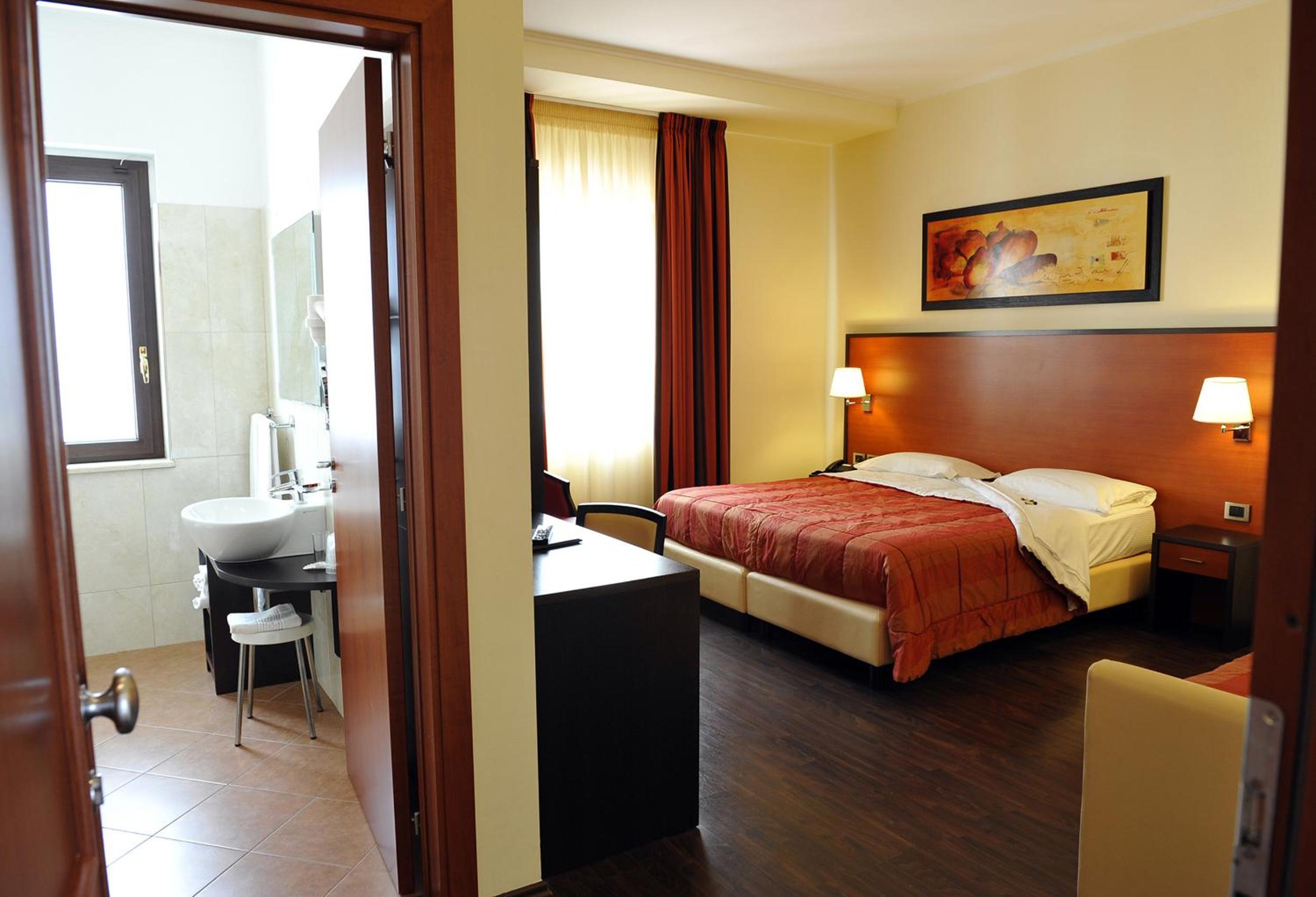 Standard Double Room - Photo 5