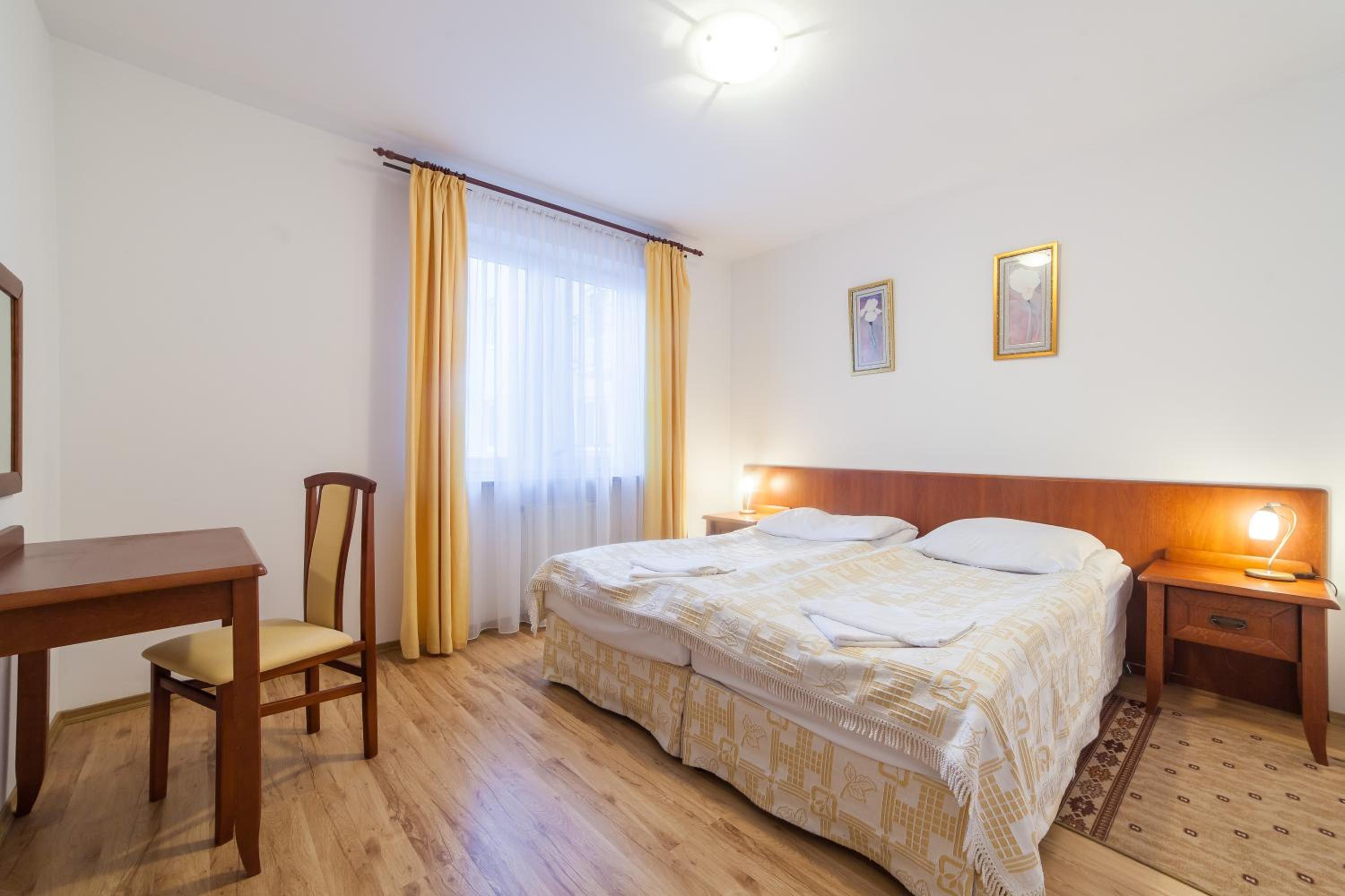 One-Bedroom Apartment with Balcony (3 Adults)