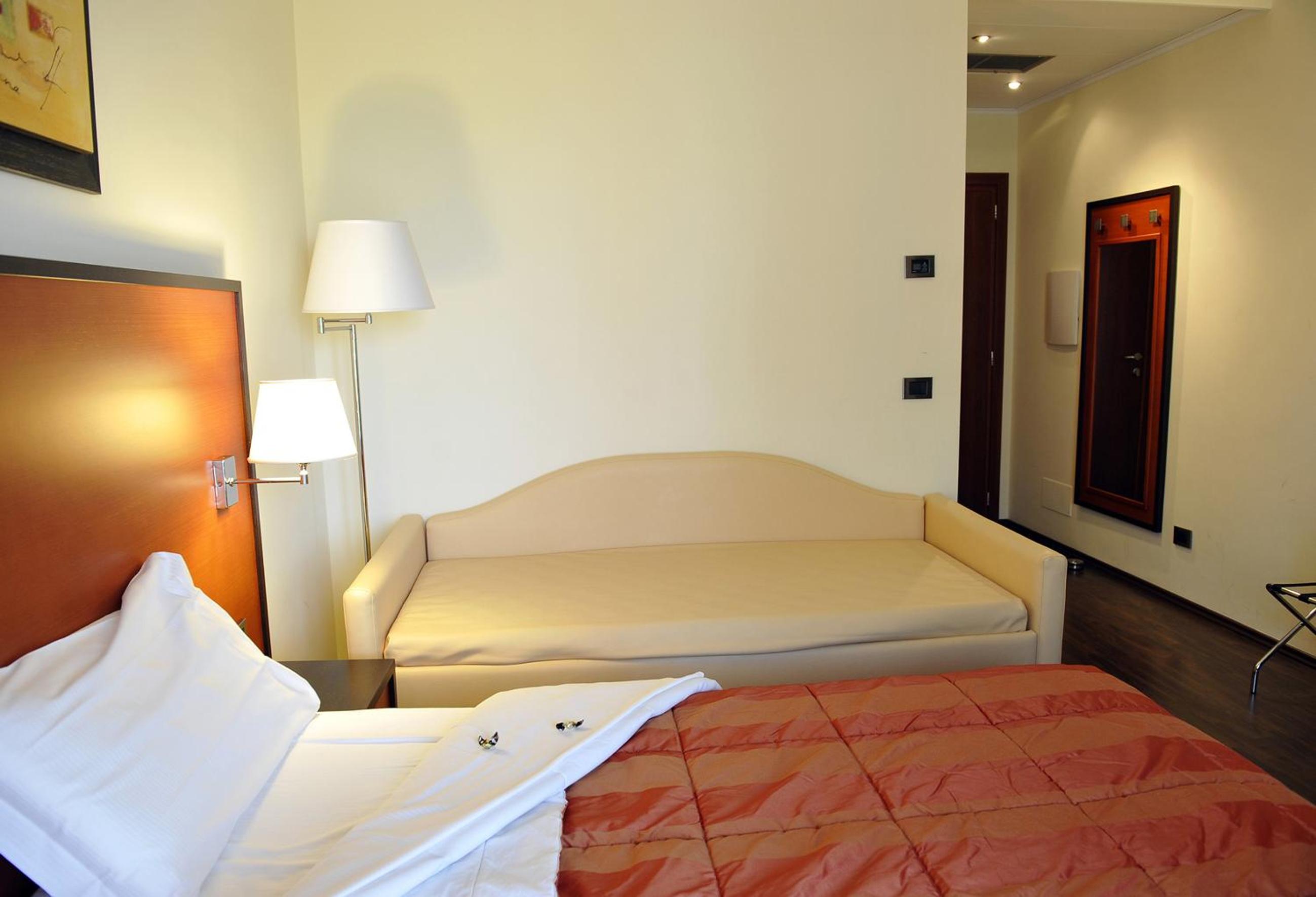 Standard Double Room - Photo 7