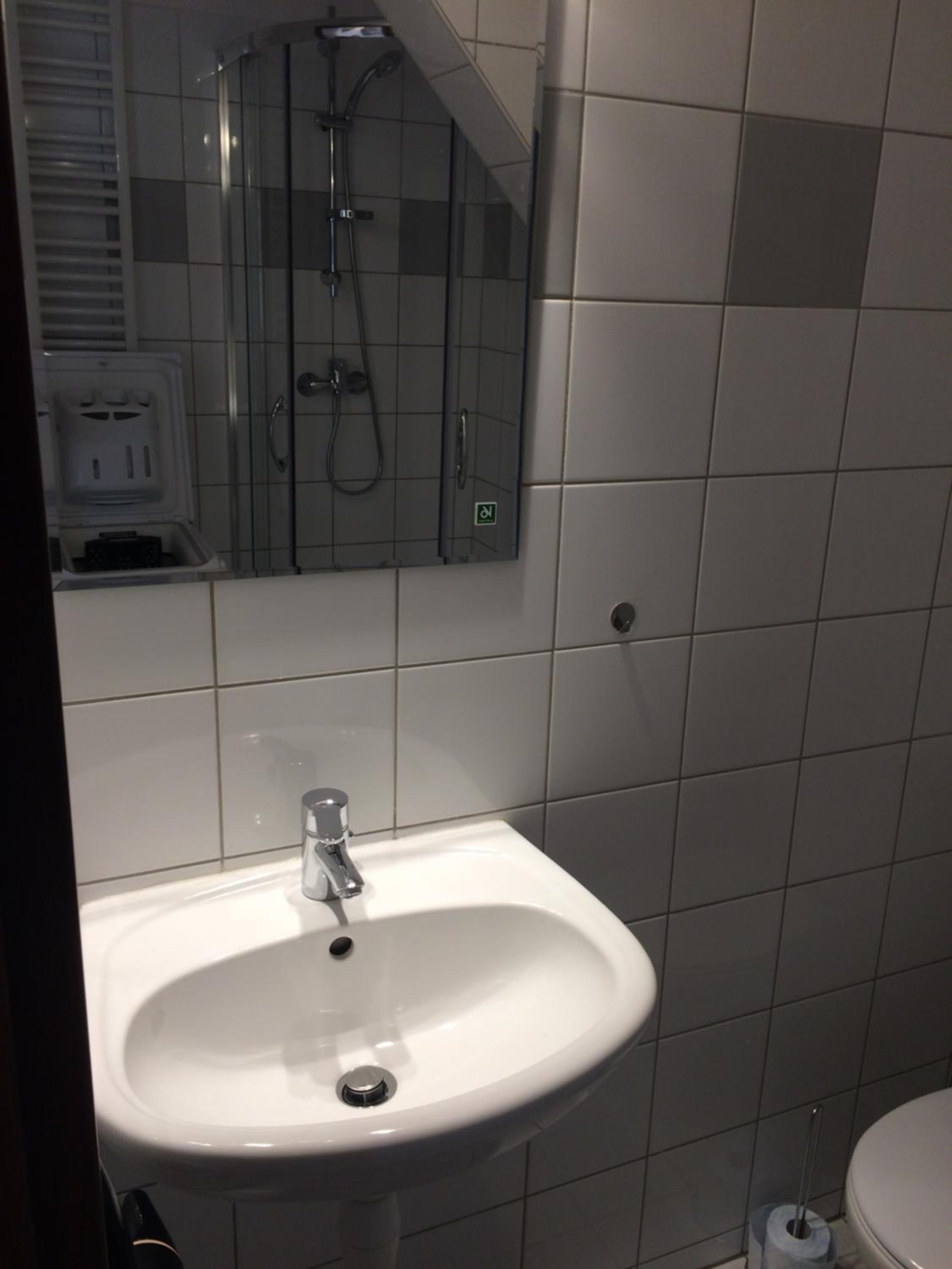 Twin Room - Photo 2