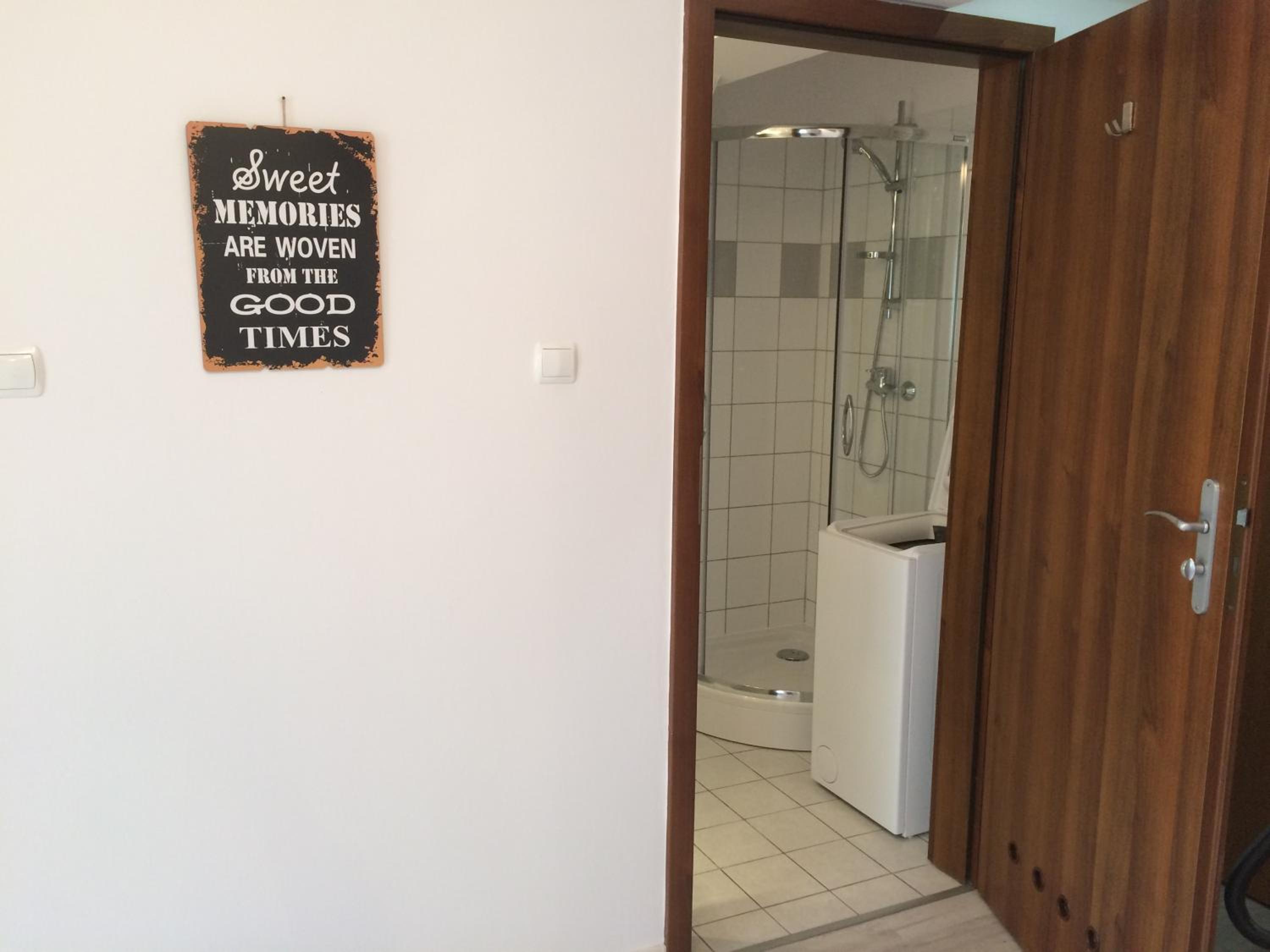 Twin Room - Photo 6